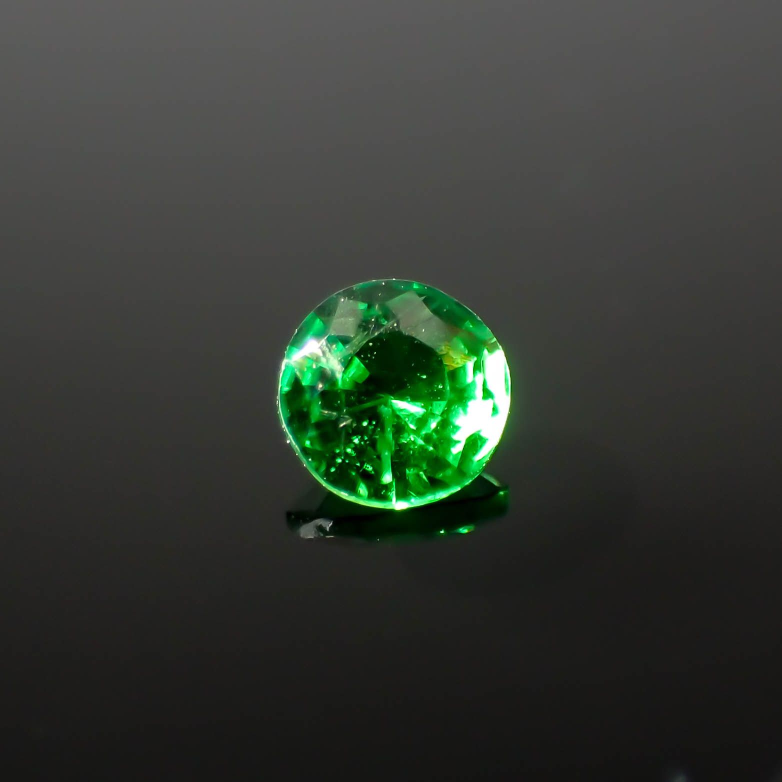 ツァボライト(宝石名グリーン グロッシュラー・ガーネット)タンザニア産 0.15ct 識別済[240226084]3.2x3.2mm前後