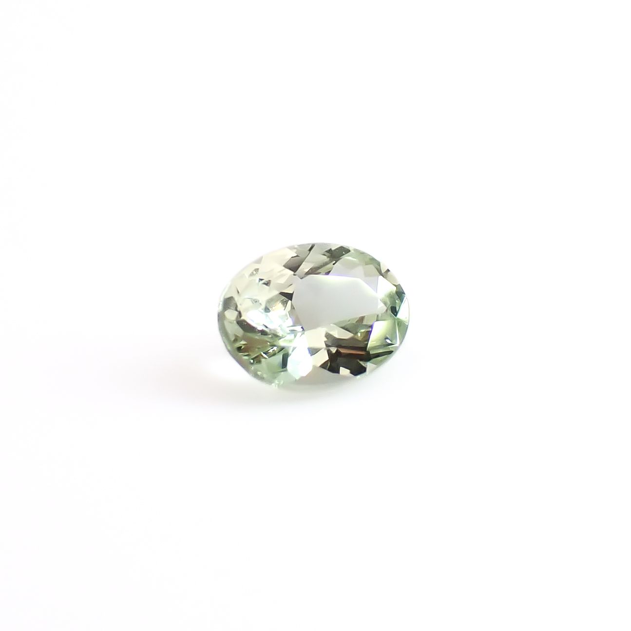 ミントガーネット タンザニア産 0.36ct / 5.2x3.9mm前後 [260932681]