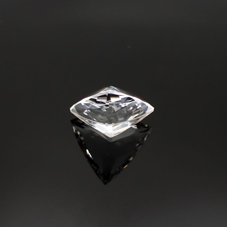 ポルサイト(宝石名ホワイト・ポルサイト)アメリカ合衆国産 9.206ct ソ付(彩珠)[221018954]14.3x16.8mm前後