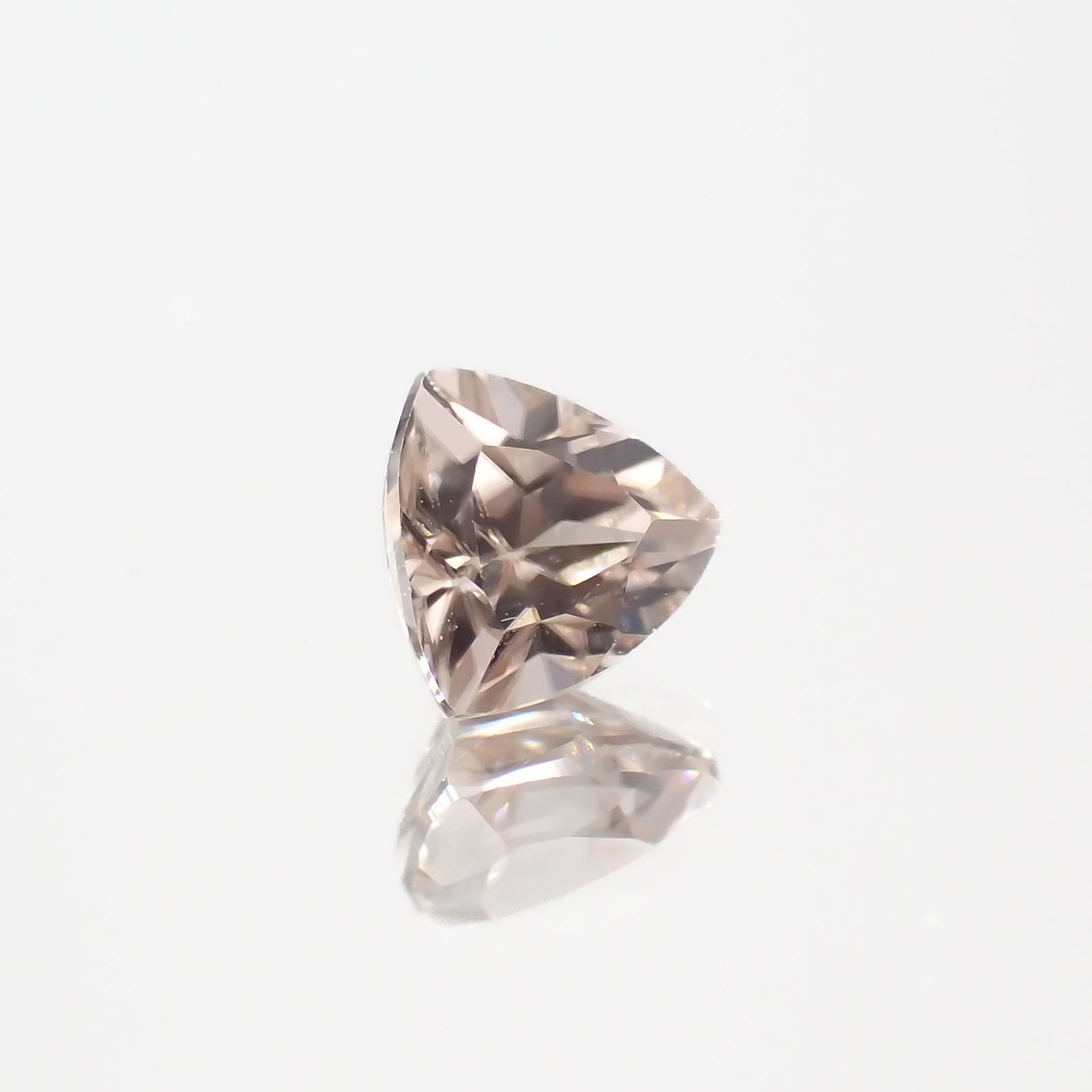 シャンパンカラージルコン スリランカ/カンボジア産 0.78ct[230421648]5.1x5.3mm前後