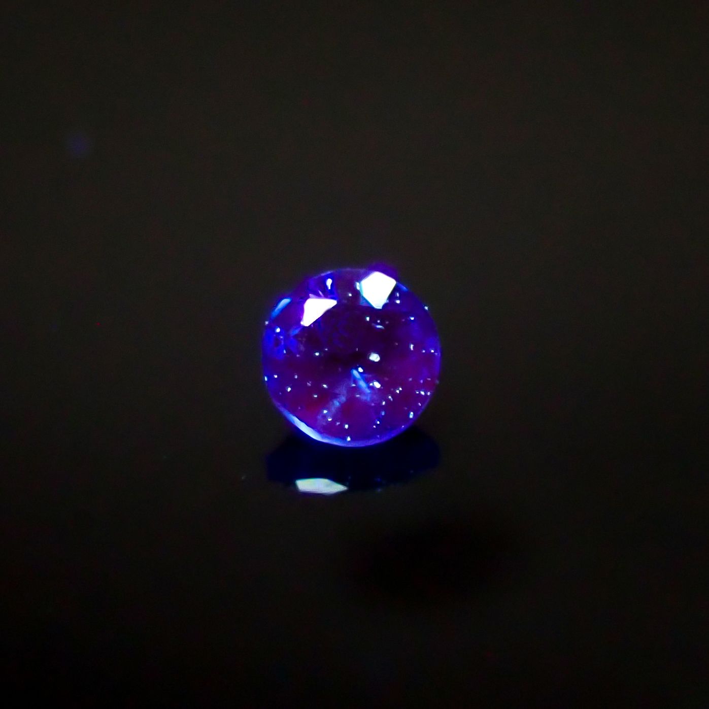 アウイナイト フルオレッセンス ドイツ産 0.015ct[240628299]1.7x1.7mm前後