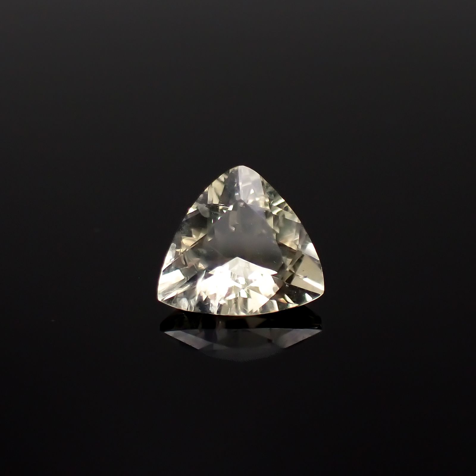 リューサイト 遊色効果あり(宝石名リューサイト)イタリア産 1.14ct 識別済[230421437]7.9x7.9mm前後