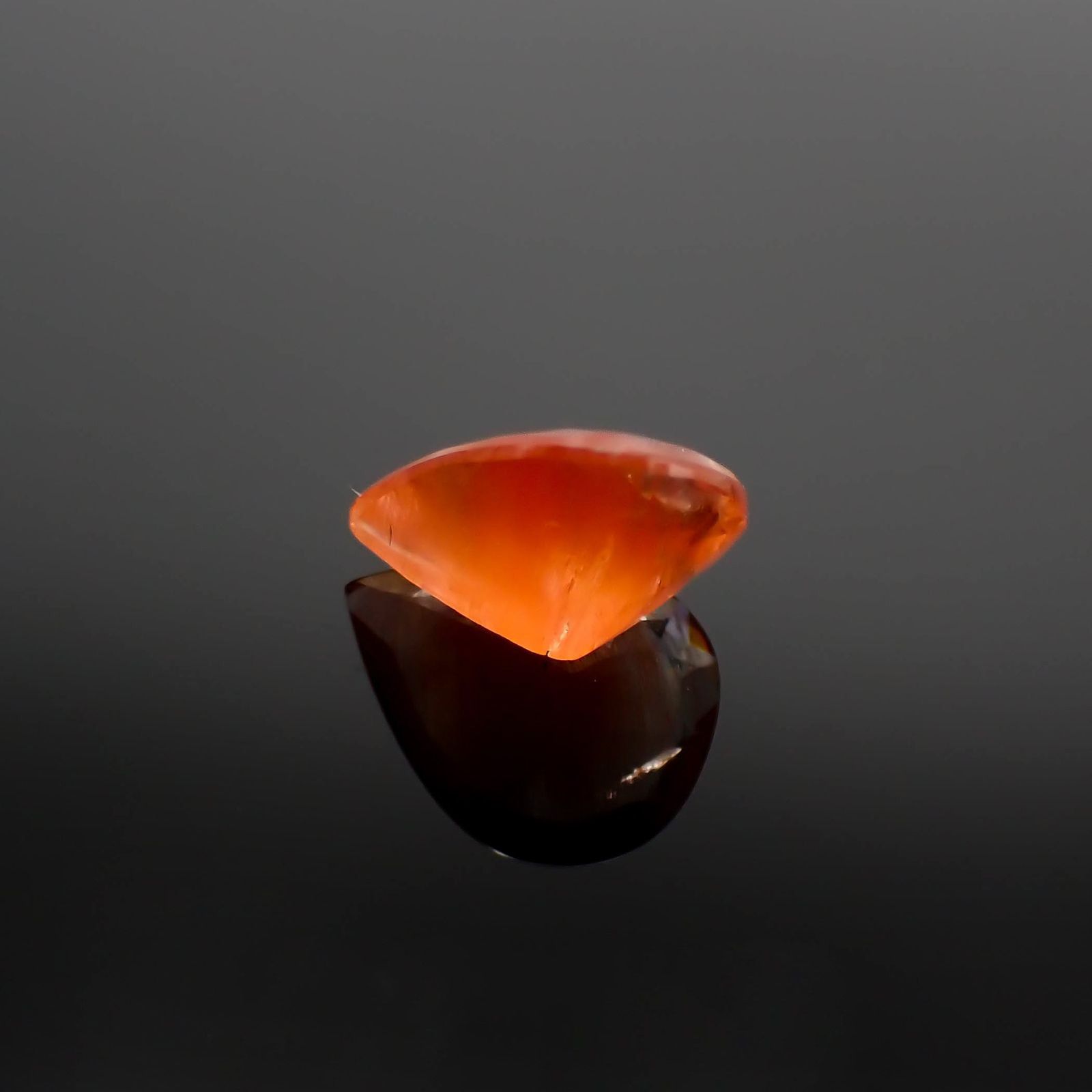 サンストーンスキャポライト(宝石名シーン・スキャポライト)タンザニア産 1.97ct 識別済[221219277]10.3x8.1mm前後