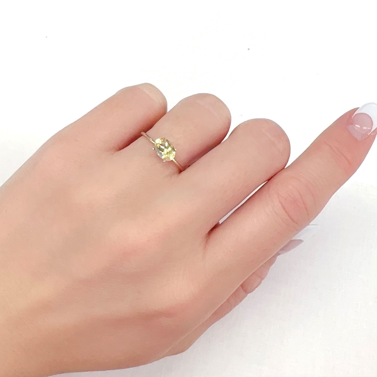 イエローダンビュライト タンザニア産 0.67ct[240125463]7x4.9mm前後