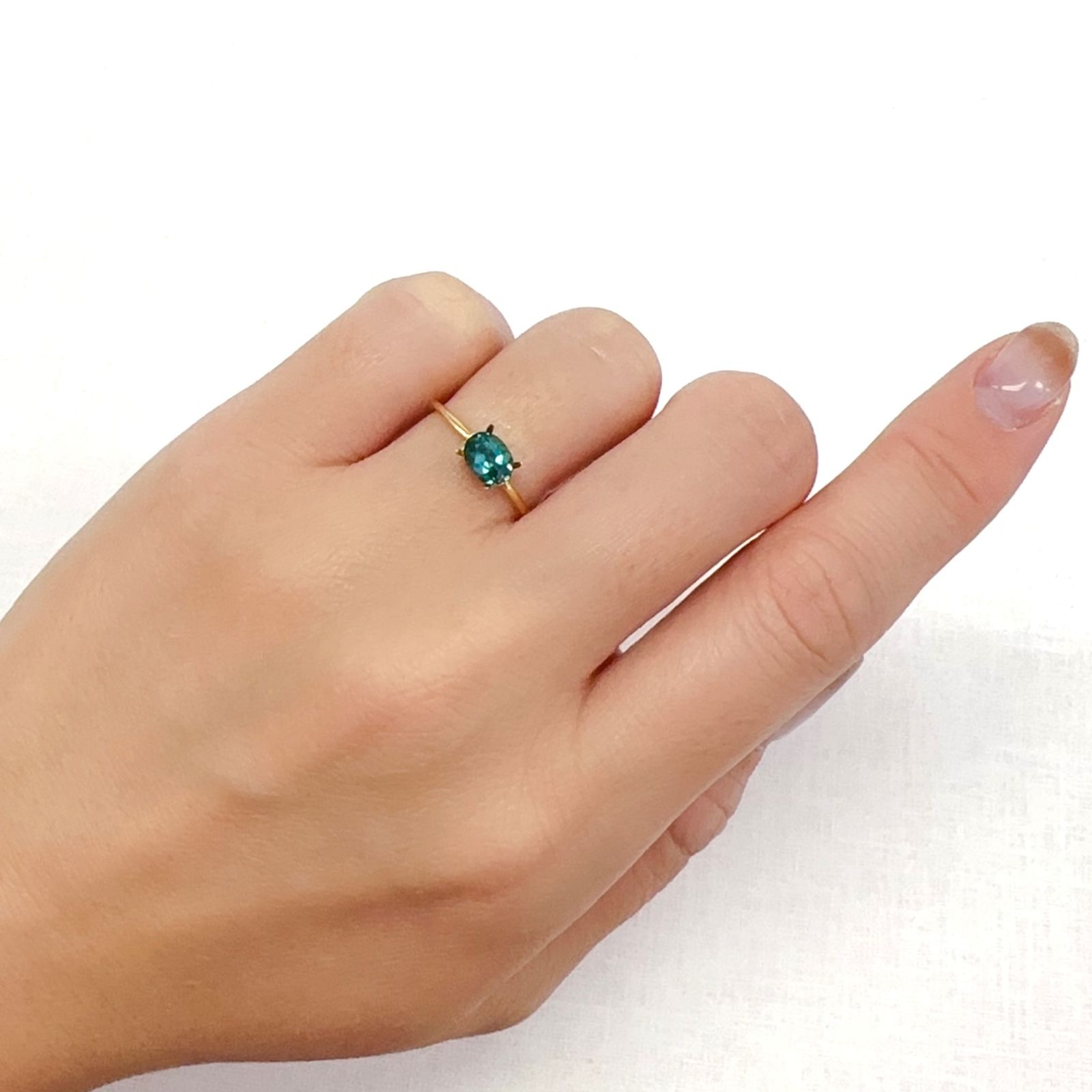 ブルーグリーントルマリン ブラジル産 0.66ct[230923529]6.2x4.7mm前後