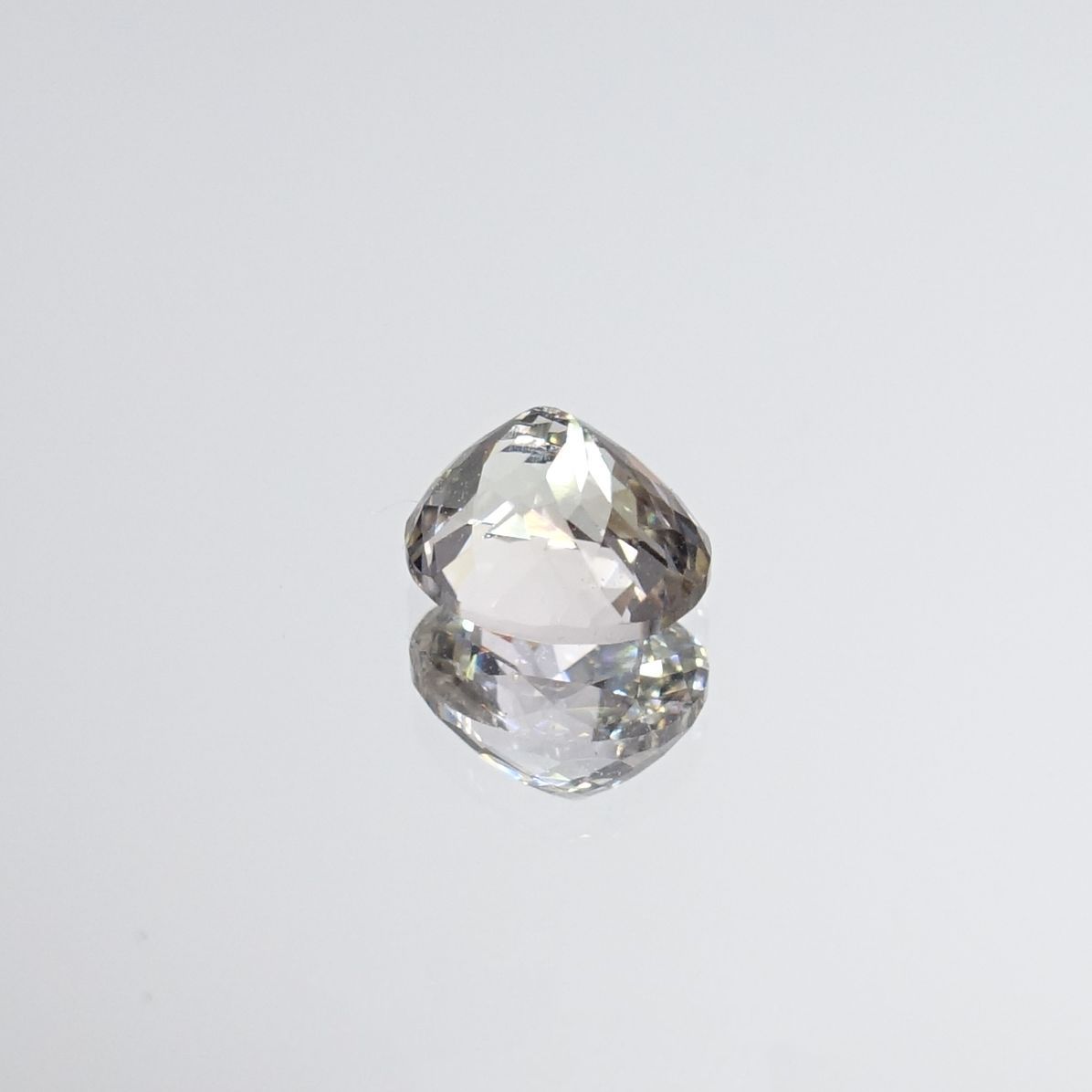ゾイサイト 非加熱(宝石名ゾイサイト)タンザニア産 0.846ct ソ付(彩珠)[221018875]6.1x5.1mm前後