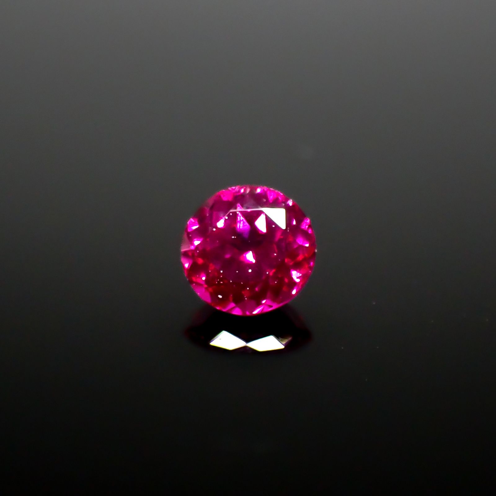 ルビー 非加熱(宝石名ルビー)ミャンマー・モゴック産 0.27ct GIT鑑付[241129474]3.78x3.69mm前後