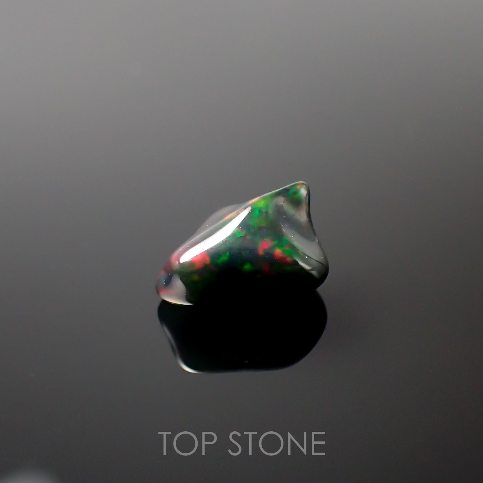 ◇バロック型◇ブラックオパール エチオピア産 ルース 0.93ct[210913239]8.6×6.5mm前後