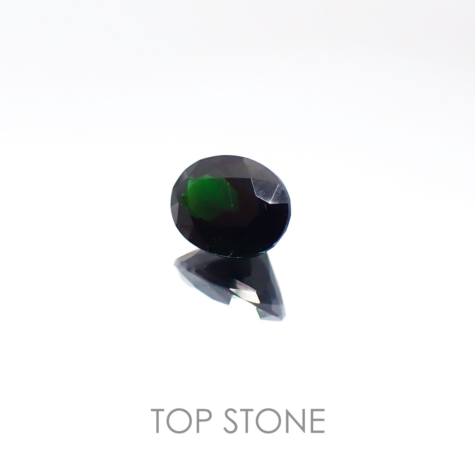 カラーチェンジクロムトルマリン タンザニア産 ルース 0.77ct[20096225]6.8×5.1mm前後