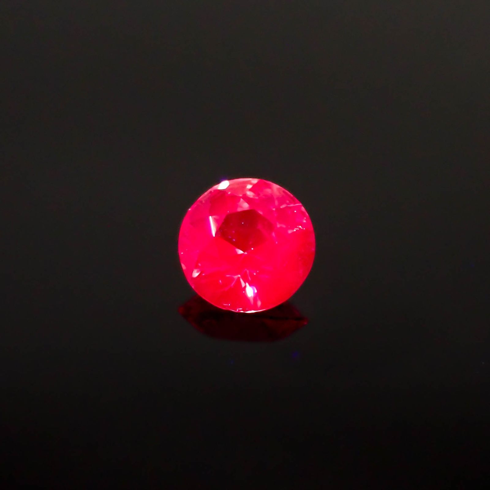 ピンクサファイア ベトナム産 0.19ct[240929065]3.5x3.5mm前後
