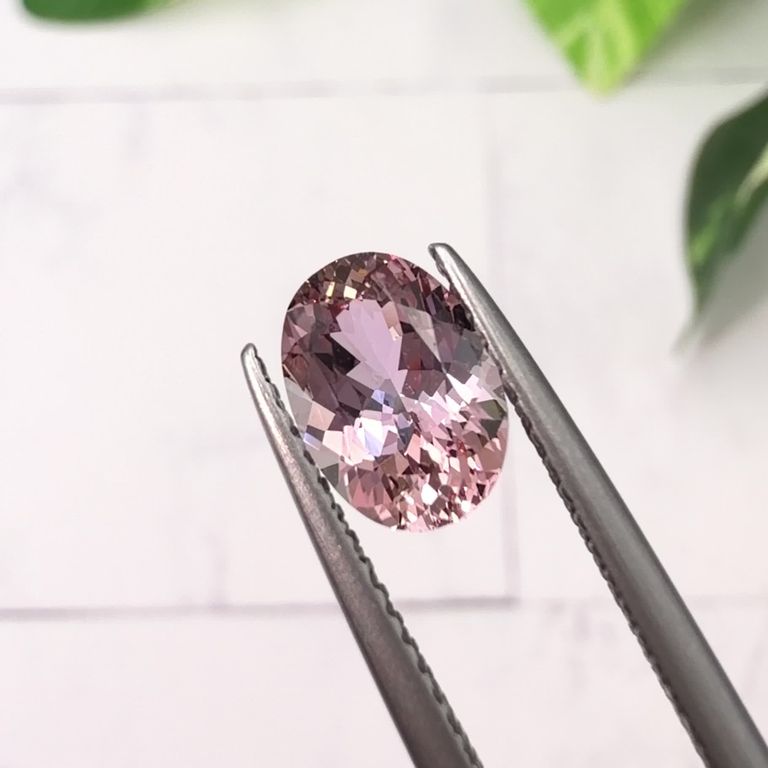 ピンクゾイサイト タンザニア産 1.34ct / 8.2x5.9mm前後 [260331944 