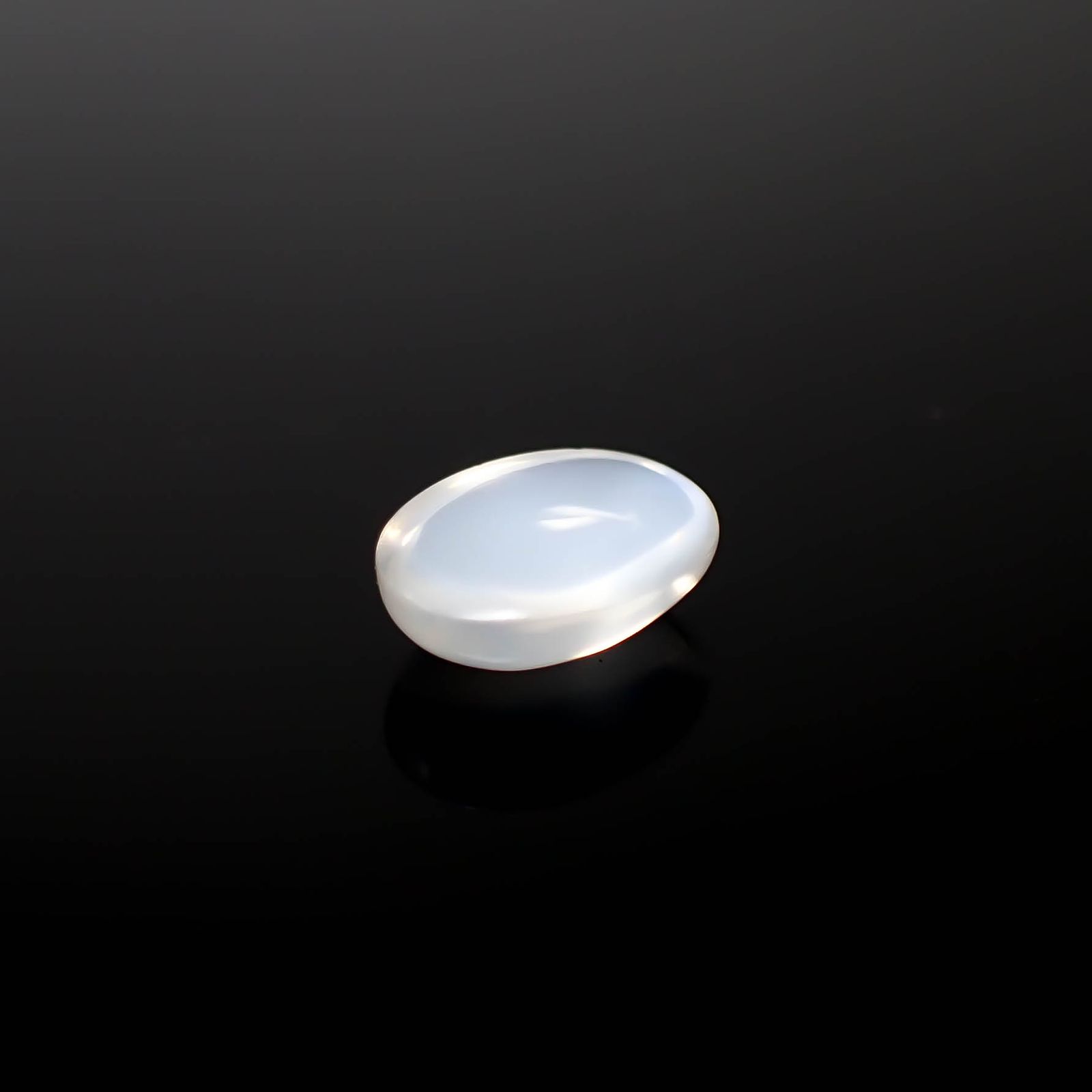 ムーンストーン(宝石名オーソクレース)インド/スリランカ産 1.01ct 識別済[240527721]7.8x5.9mm前後