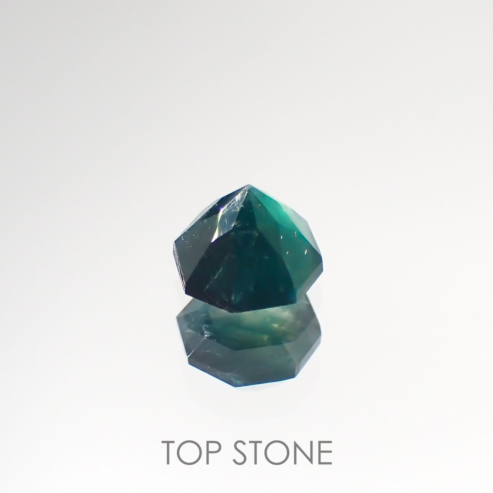 ◇オクタゴンカット◇グランディディエライト(宝石名グランディディエライト) マダガスカル産 0.58ct 識別済[210813068]4.9×4.9mm前後