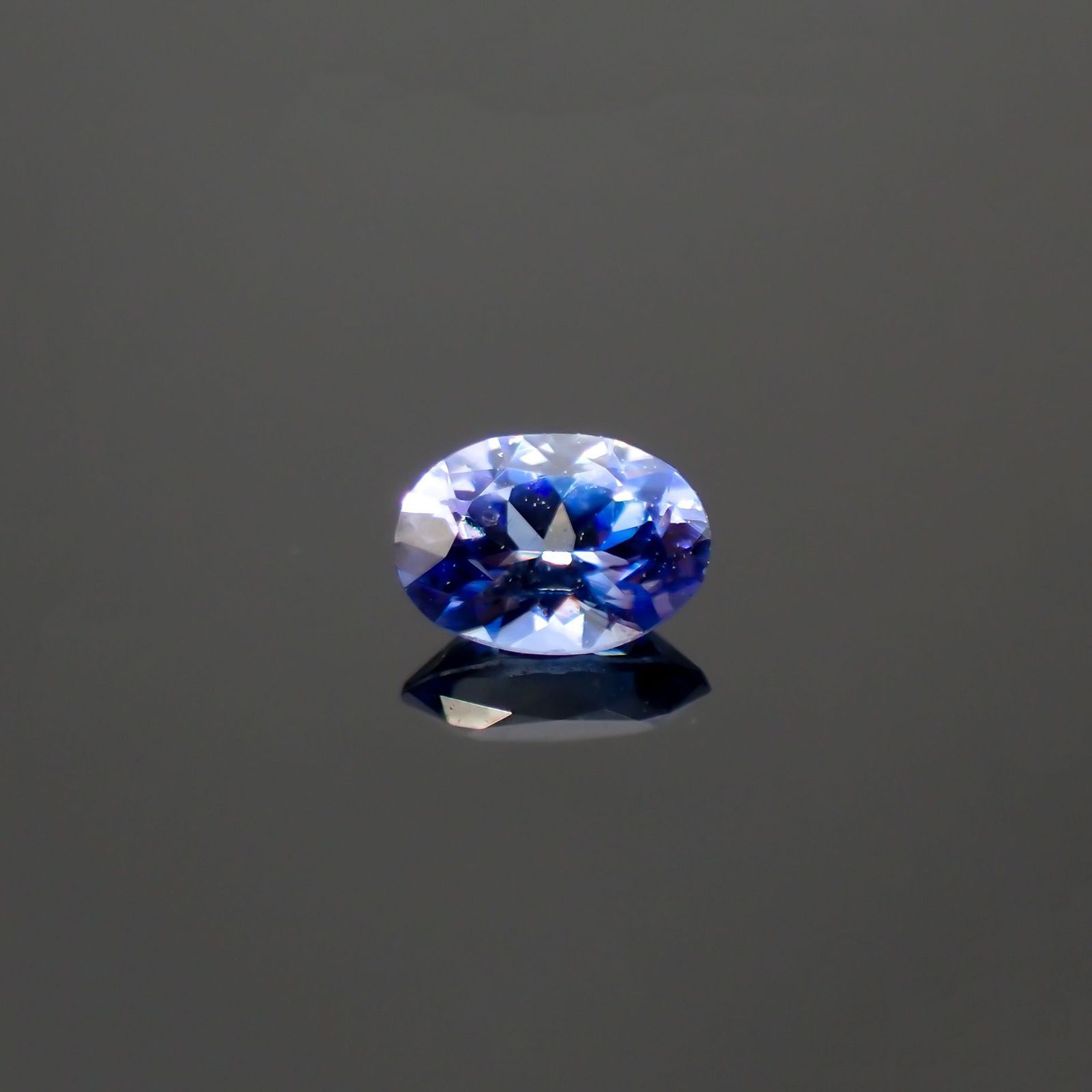 ベニトアイト(宝石名ベニトアイト)アメリカ・カリフォルニア州産 0.081ct 識別済[220515780]3.1x2.3mm前後