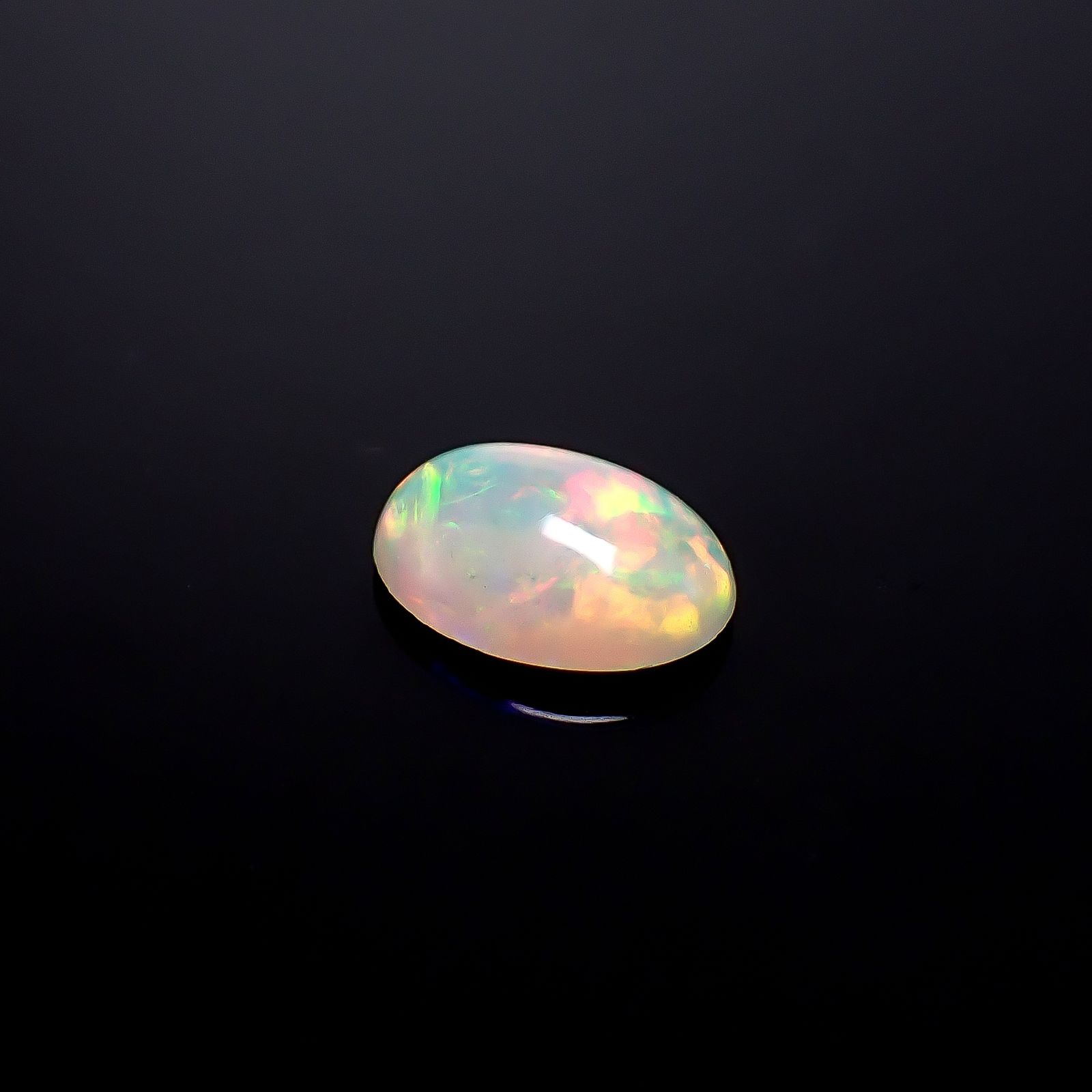 エチオピアオパール エチオピア産 0.96ct / 9x6.9mm前後 [260721040]