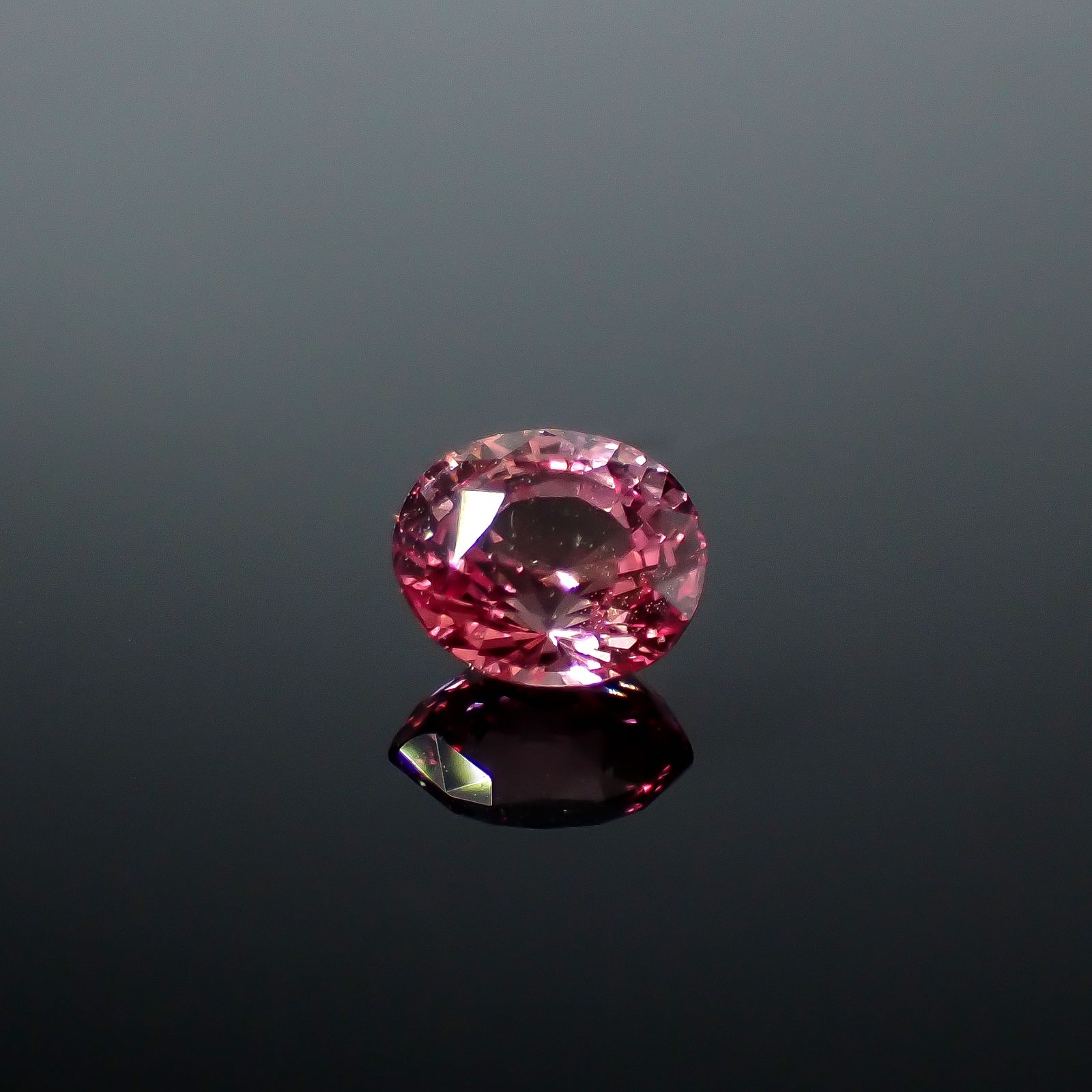 パパラチャサファイア(宝石名サファイア/別名パパラチャ・サファイア)スリランカ/マダガスカル産 DGL鑑付 0.919ct / 5.81x5.12mm前後 [251031286]