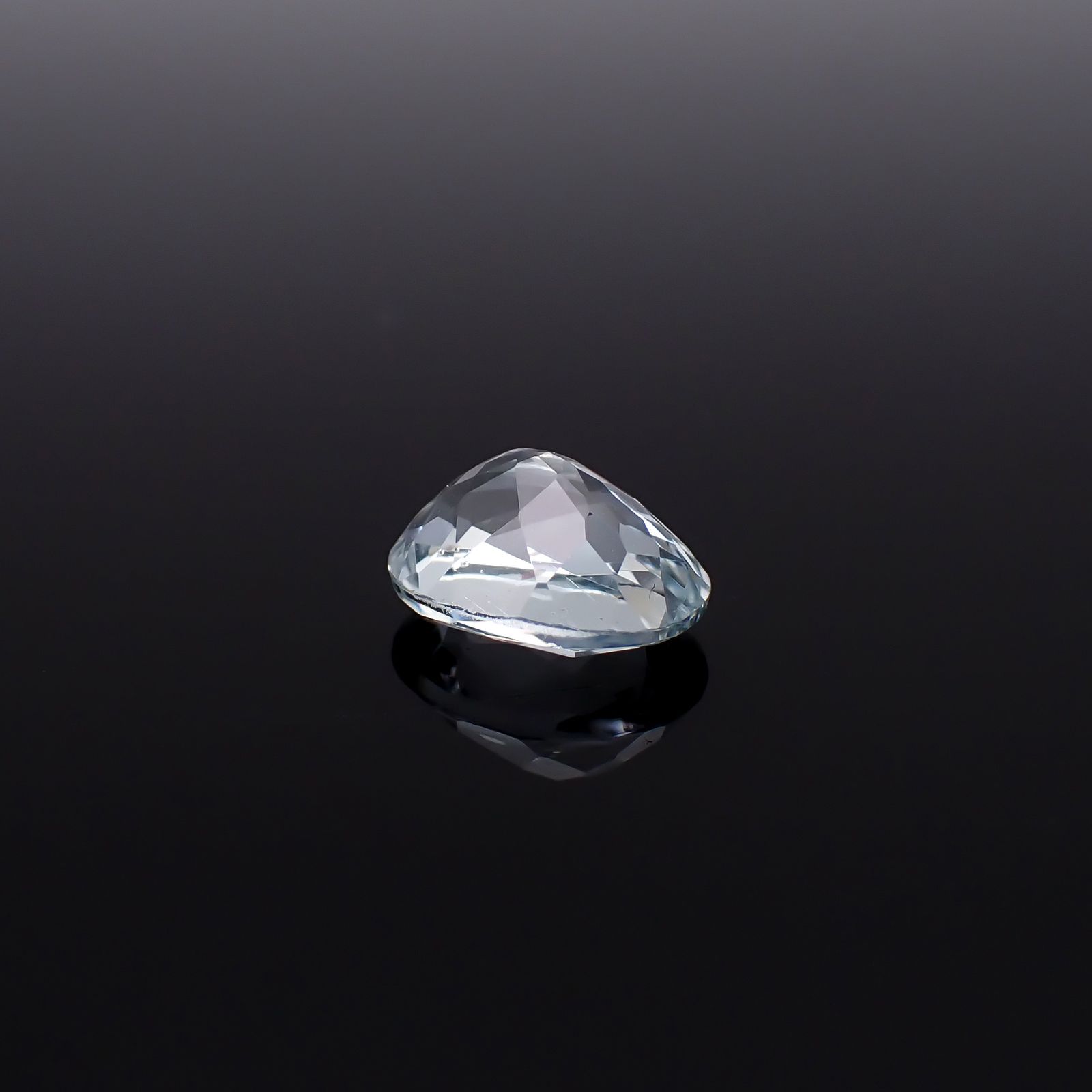シルバーアパタイト フルオレッセンス アフリカ産 識別済 1.58ct / 8.1x6.2mm前後 [260632507]
