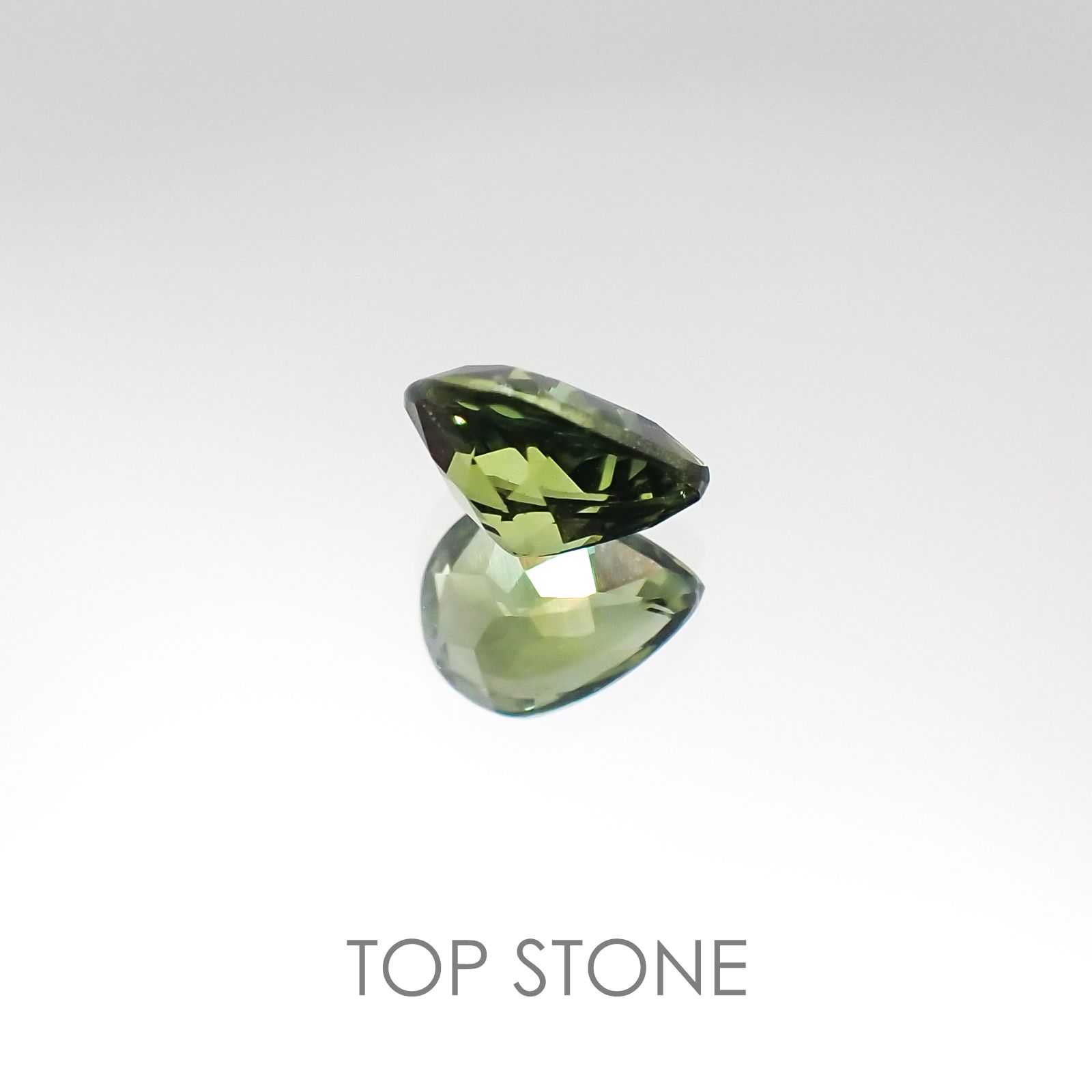 ゴールドシーンサファイア 非加熱(宝石名シーン・サファイア) ケニア産 0.804ct ソ付(彩珠)[20095078]6.5×4.8mm前後