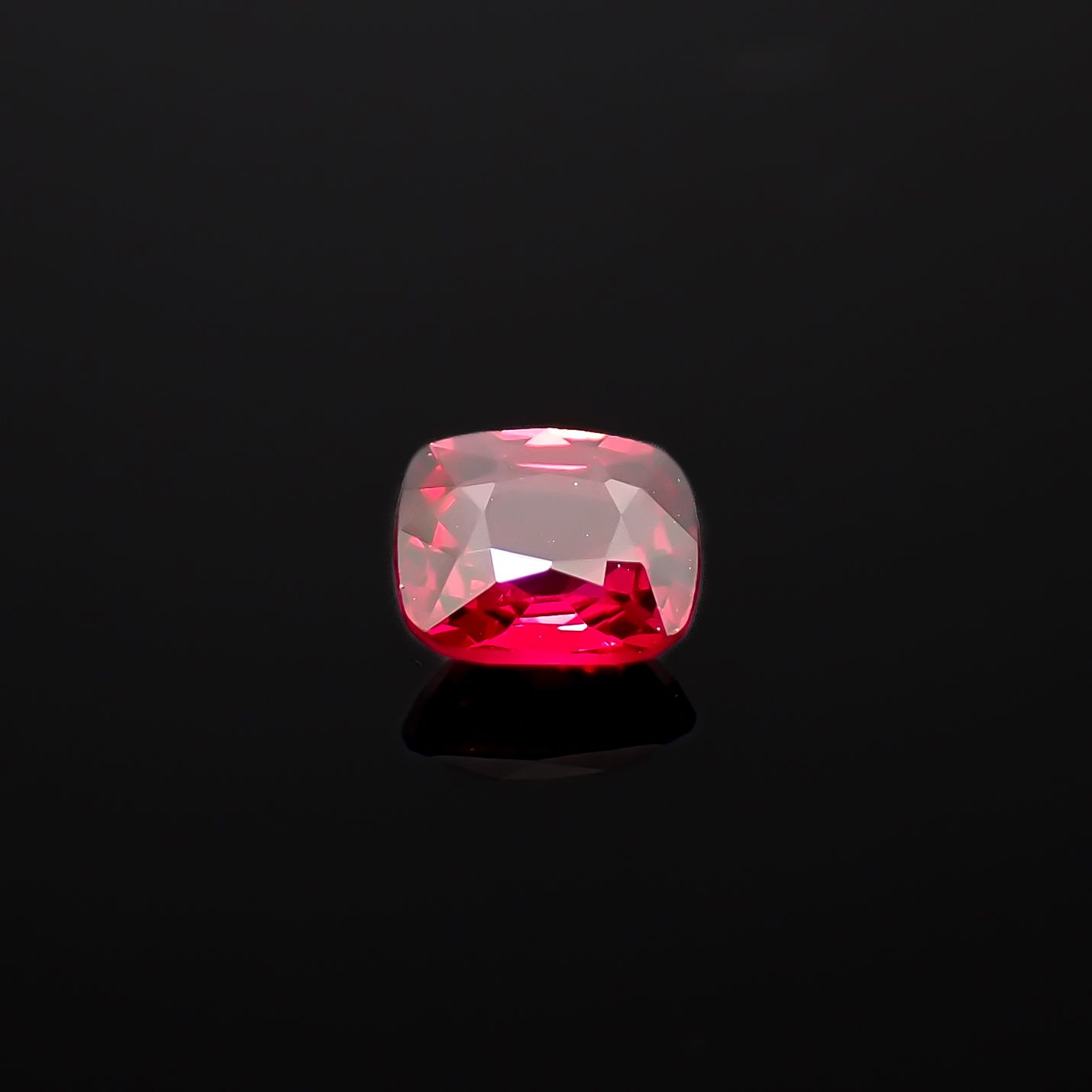 ジェダイスピネル(宝石名スピネル/別名ジェダイスピネル)ビルマ産 GUILD鑑付 0.54ct / 5.02x4.48mm前後 [260732536]