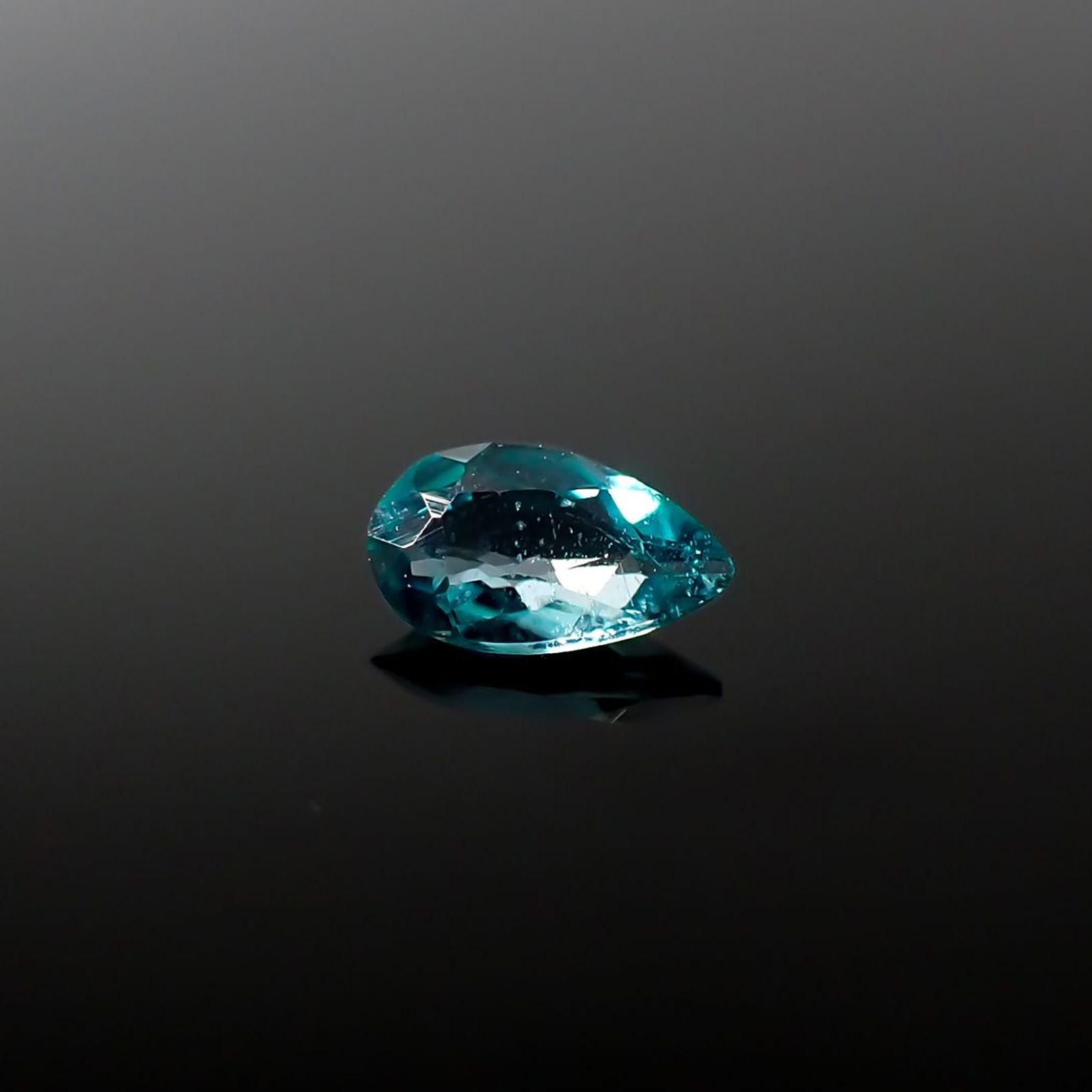 グランディディエライト(宝石名グランディディエライト)マダガスカル産 識別済 0.11ct / 4.7x2.8mm前後 [240326597]