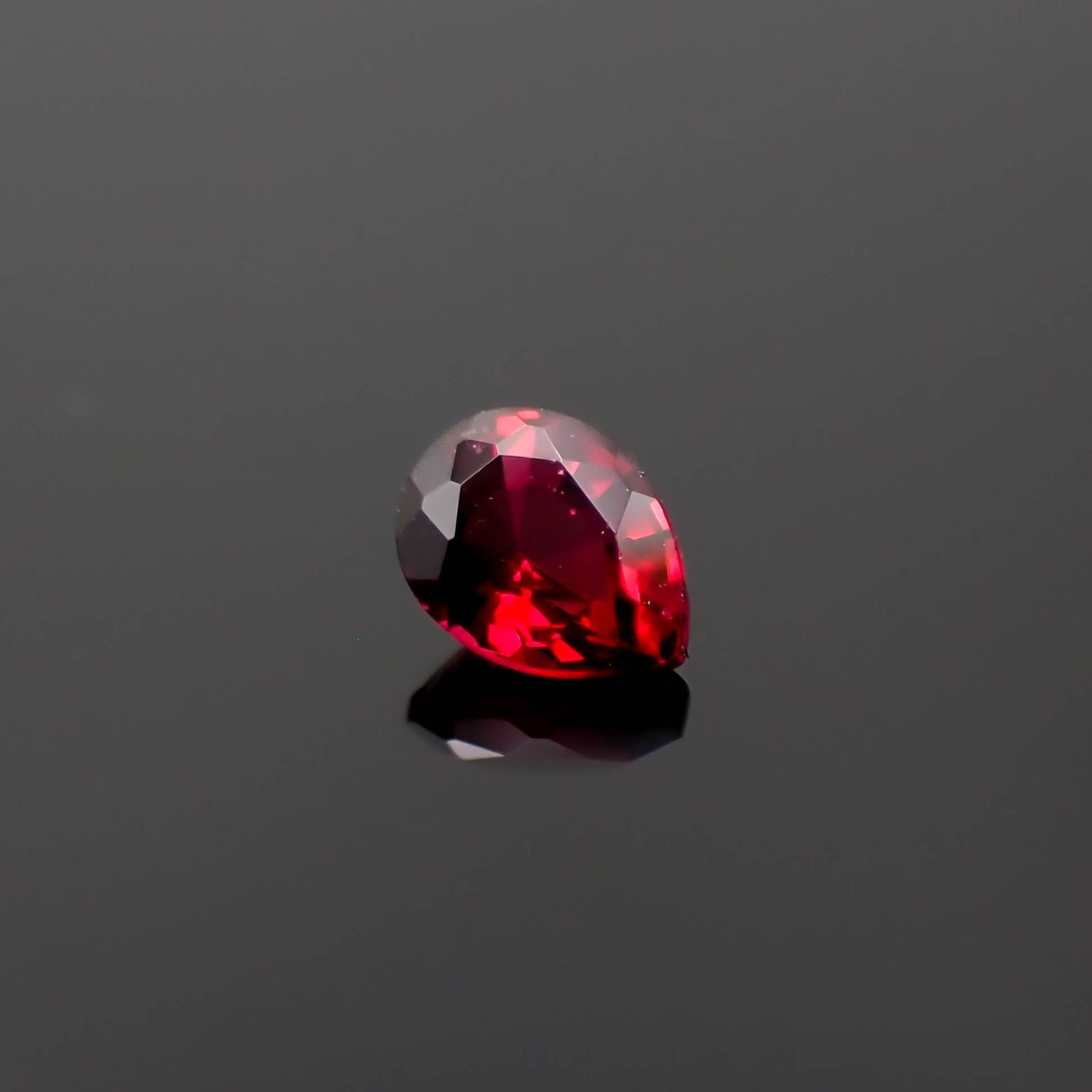 レッドスピネル ビルマ産 0.20ct[230722607]4.1x3.1mm前後