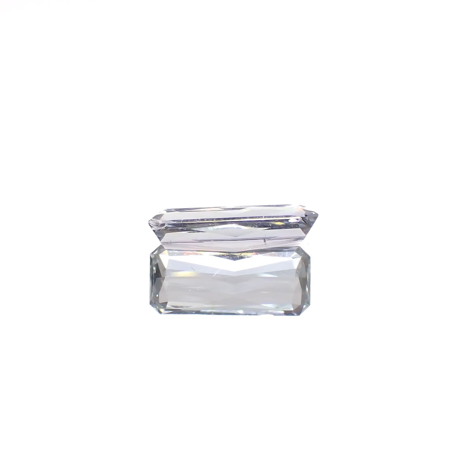 ジェレメジェバイト(宝石名エレメジェバイト)ナミビア産 0.82ct 識別済[220616312]9.2x3.9mm前後