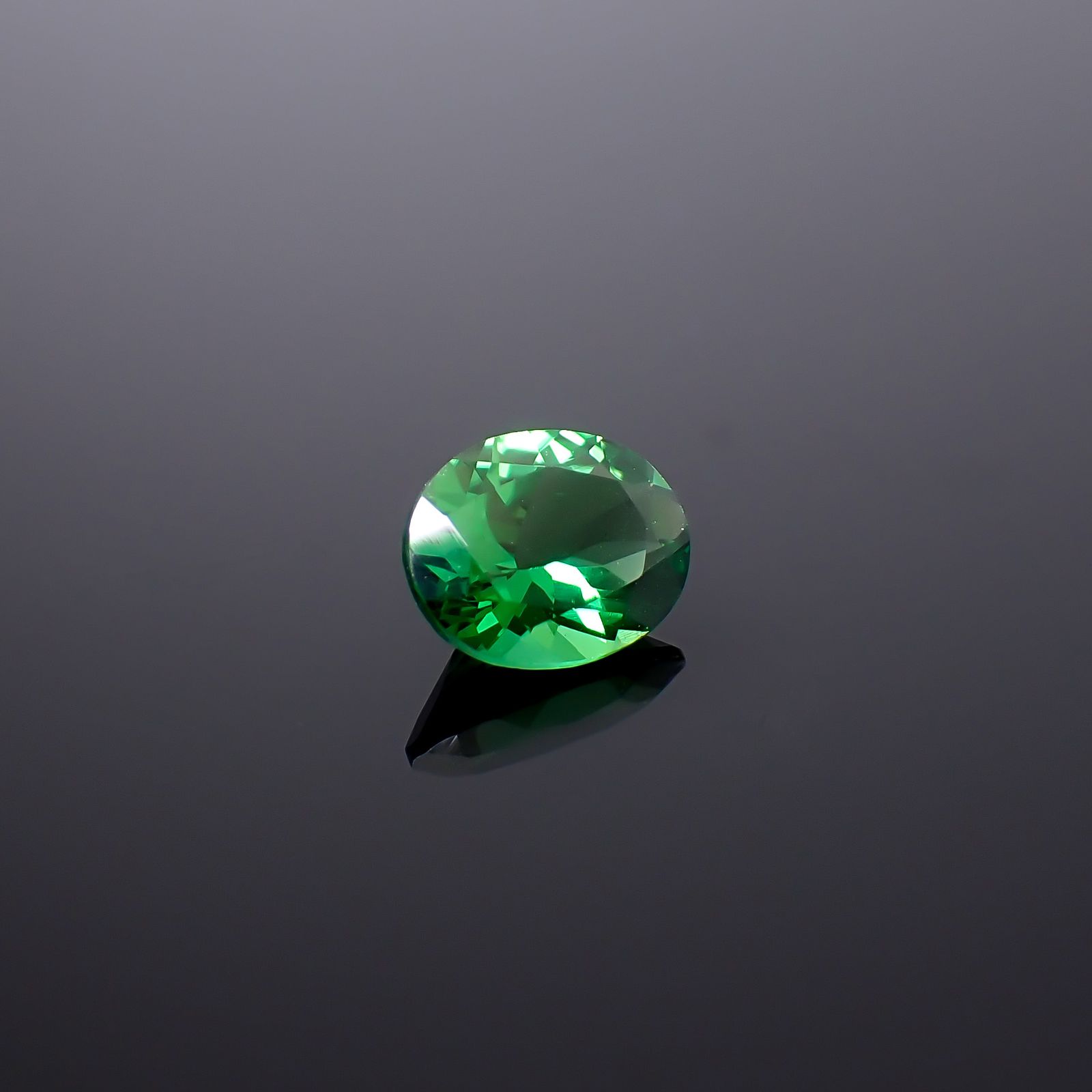 クロムトルマリン(宝石名クロム・トルマリン)タンザニア産 ソ付(彩珠) 1.433ct / 8.5x6.5mm前後 [260932607]