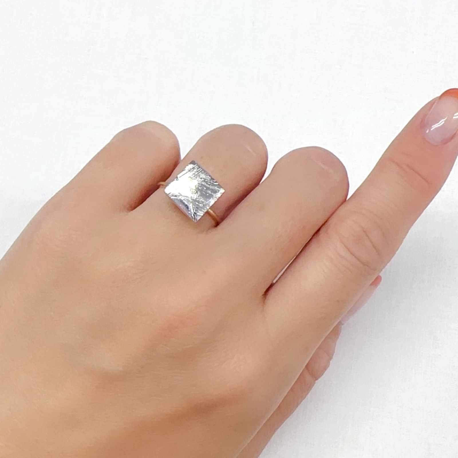 ムオニナルスタ隕石 発見地:スウェーデン 7.78ct[240125774]10.1x10mm前後