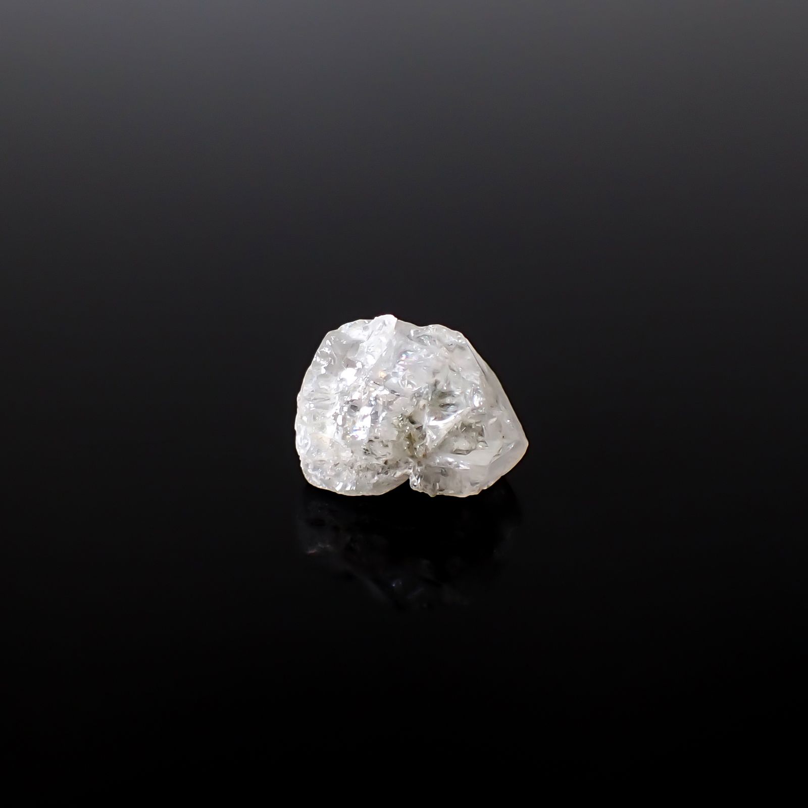 フェナカイト原石 ロシア産 6.98ct / 12x10.4mm前後 [260532175]