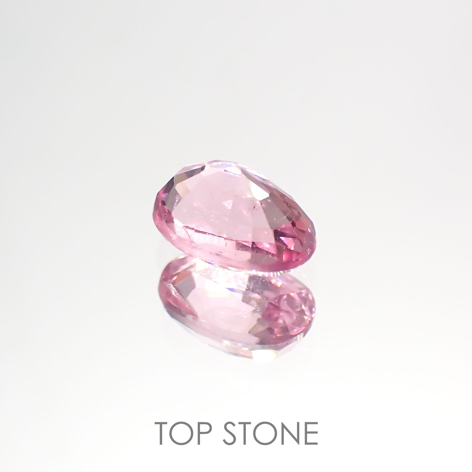 ピンクスピネル(宝石名ピンク・スピネル)タンザニア産 1.185ct ソ付(彩珠)[220817267]7.2x4.7mm前後