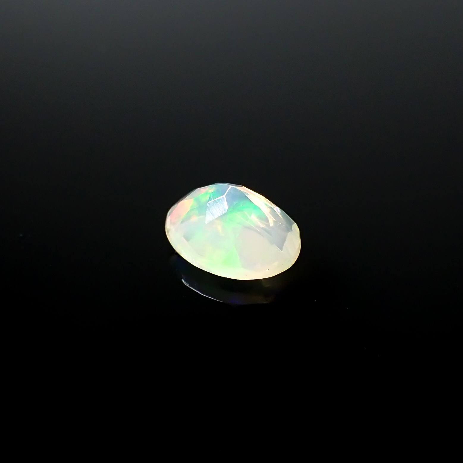 エチオピアオパール エチオピア産 0.77ct[240125320]8x6.2mm前後