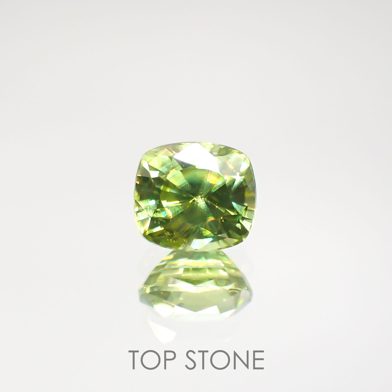 スフェーン マダガスカル産 ルース 0.94ct[210712007]5.8×5.1mm前後