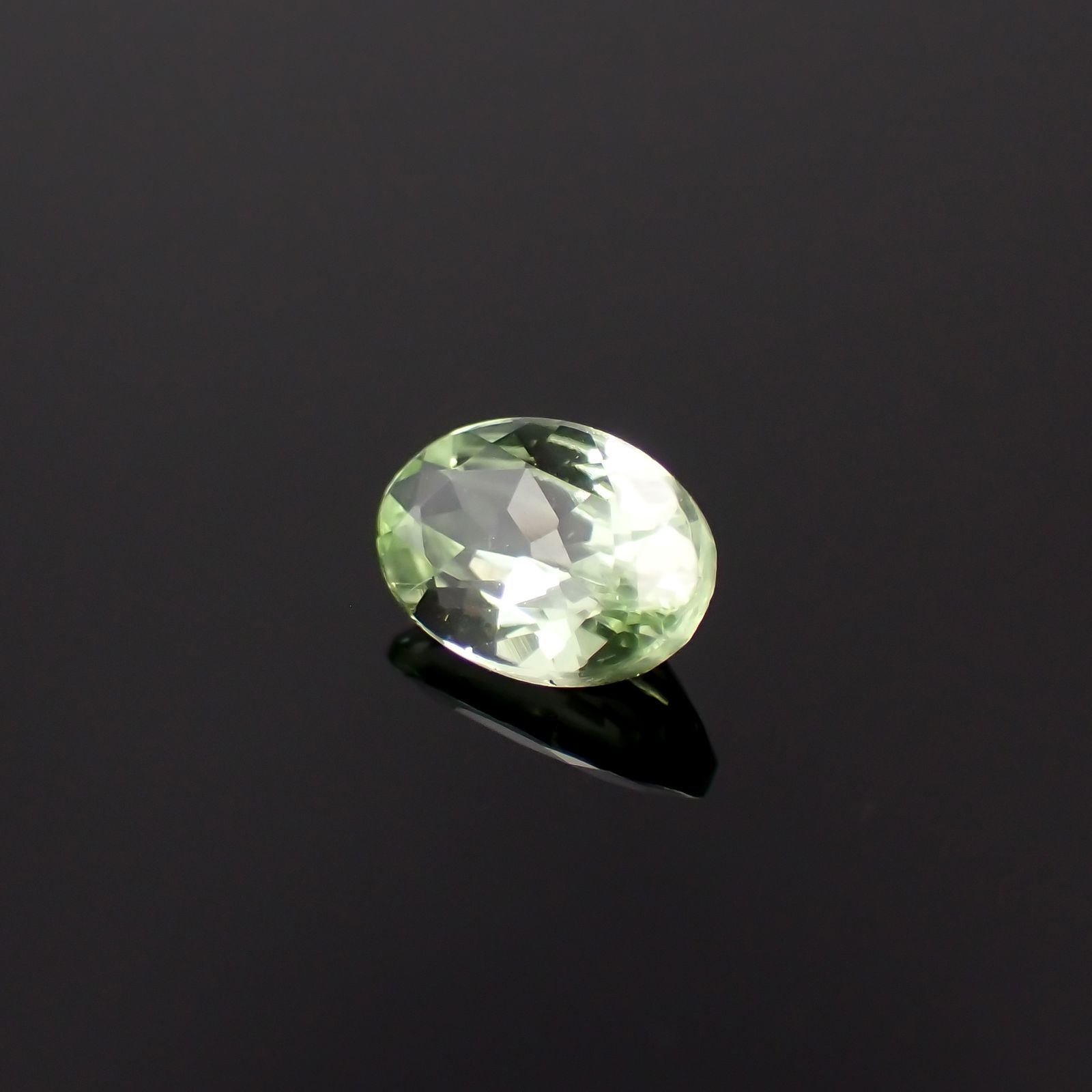 ミントガーネット タンザニア産 0.58ct[231023725]6.4x4.3mm前後
