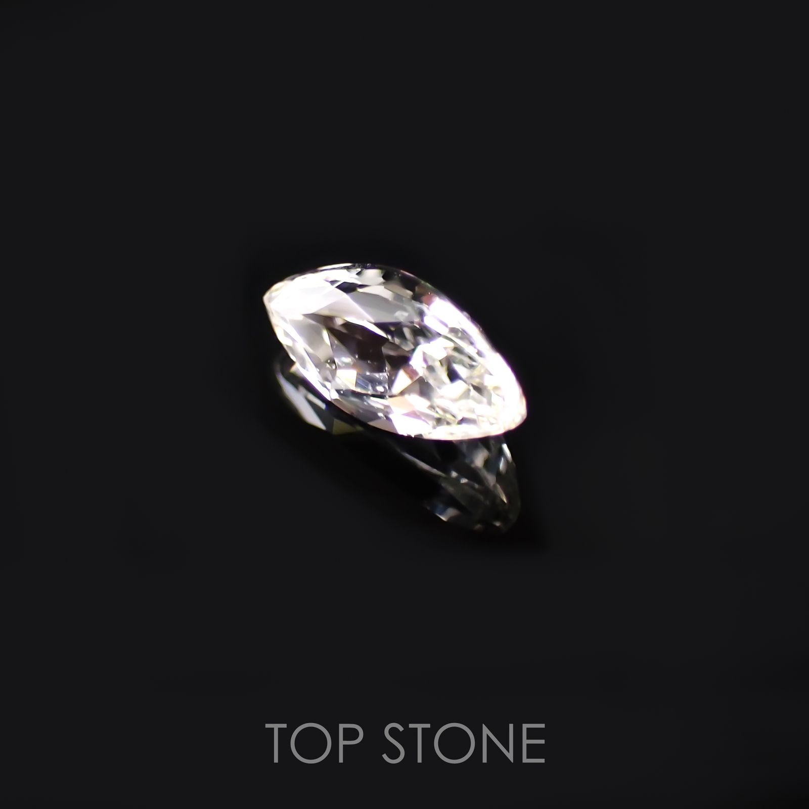 リューコガーネット(宝石名ホワイト グロッシュラー・ガーネット) ビルマ産 0.26ct 識別済[210510773]5.6×2.5mm前後