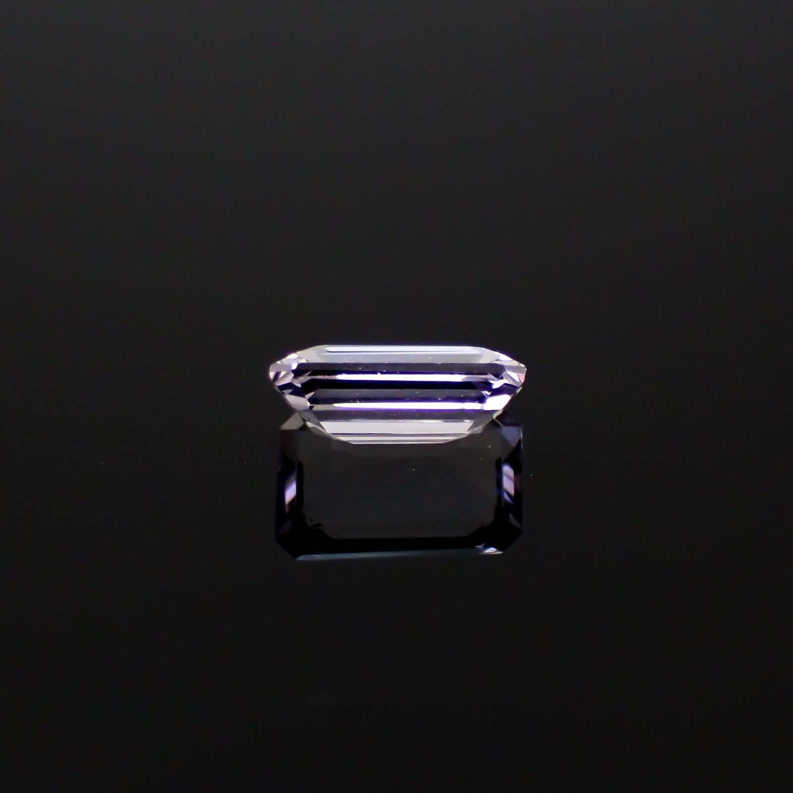 マリアライト フルオレッセンス(宝石名スキャポライト)スリランカ産 0.54ct 識別済[250330047]6.5x4.2mm前後