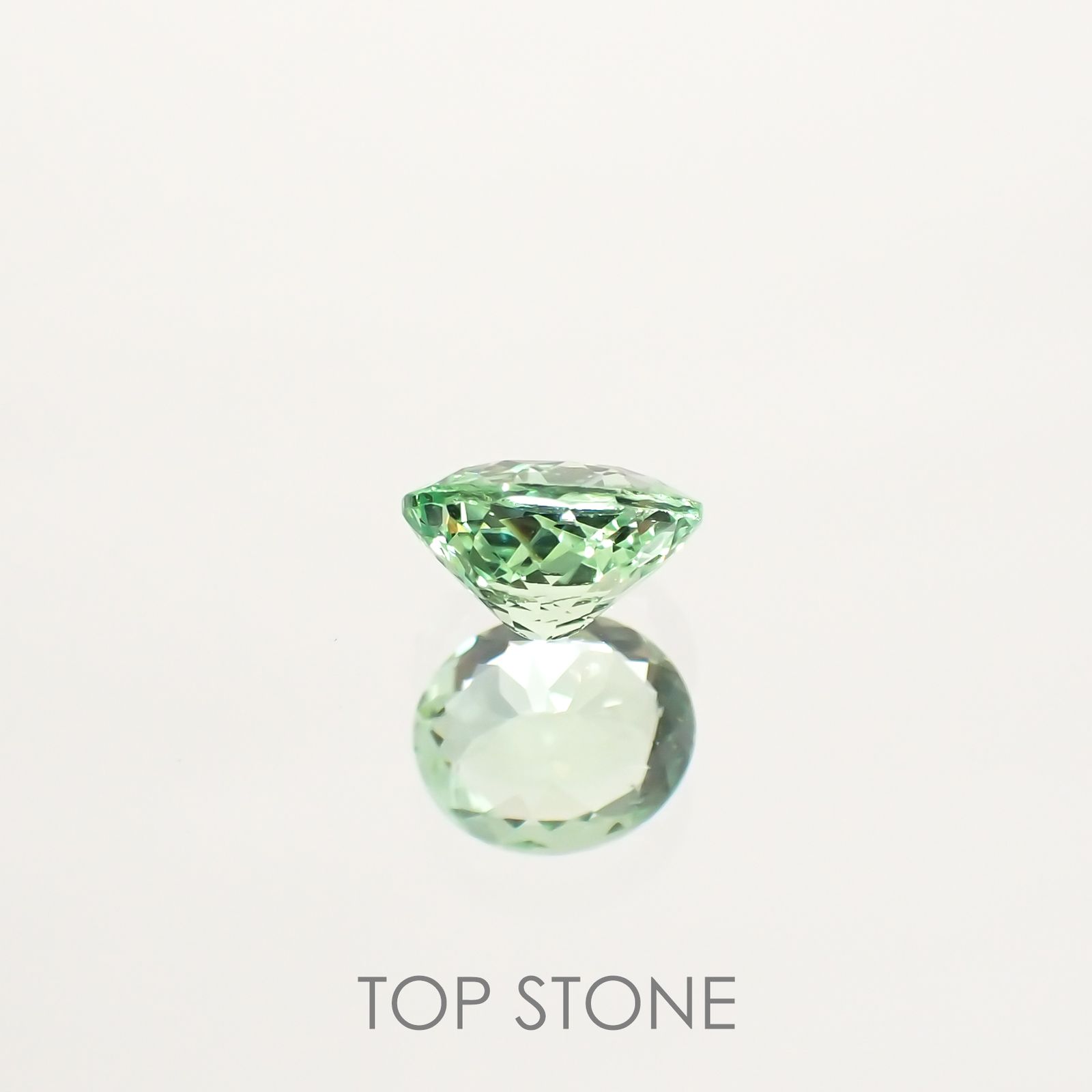 ミントガーネット(宝石名グリーン グロッシュラー・ガーネット) タンザニア産 0.667ct ソ付(彩珠)[210711921]5.5×4.8mm前後