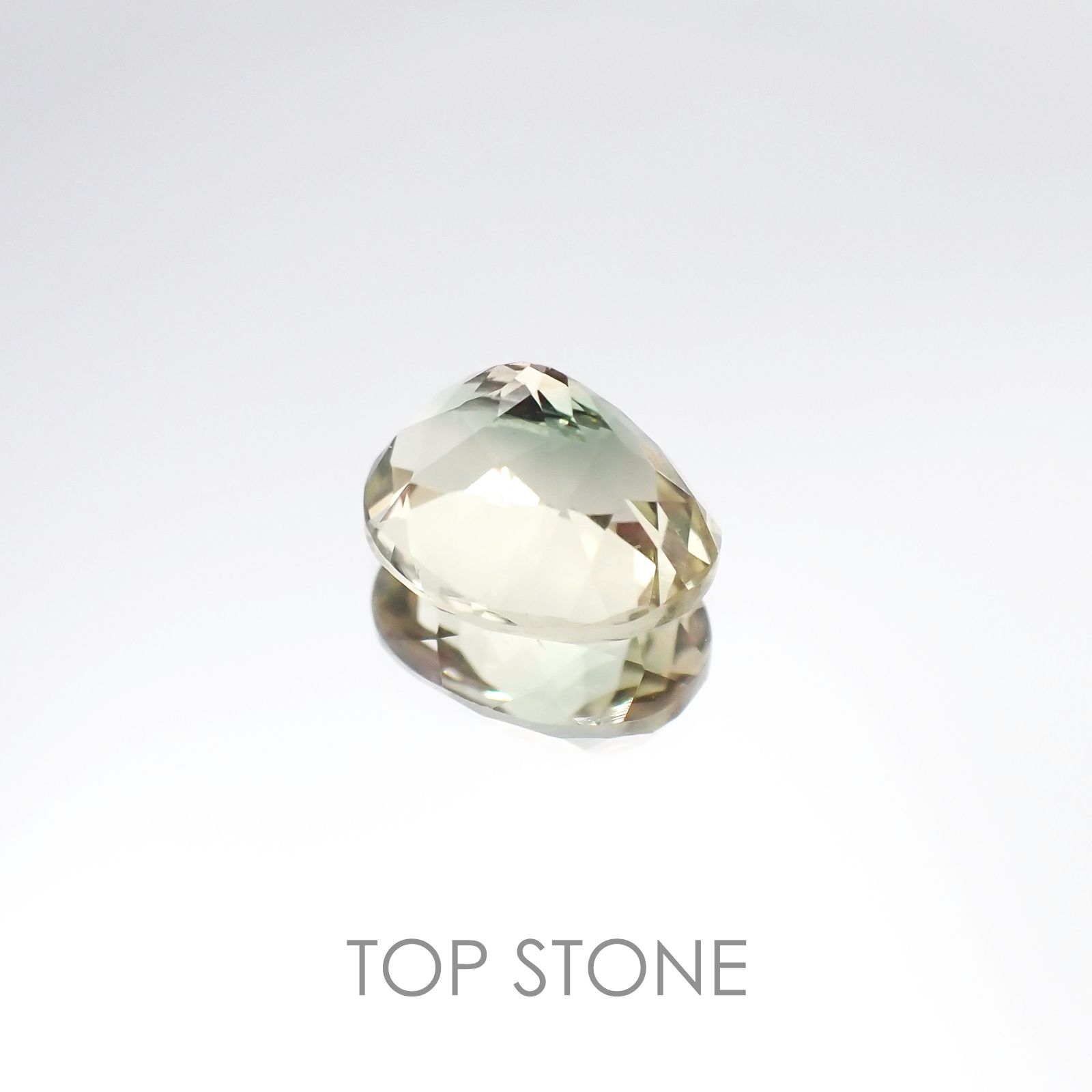 バイカラーオレゴンサンストーン(宝石名バイカラー・ラブラドライト) アメリカ・オレゴン州産 2.579ct ソ付(彩珠)[20106329]9.9×7.9mm前後