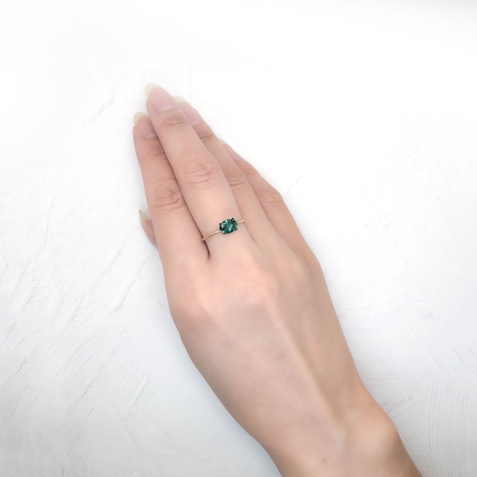 ノーブルモロキサイト マダガスカル産 0.64ct [250931086]6.8x5mm前後