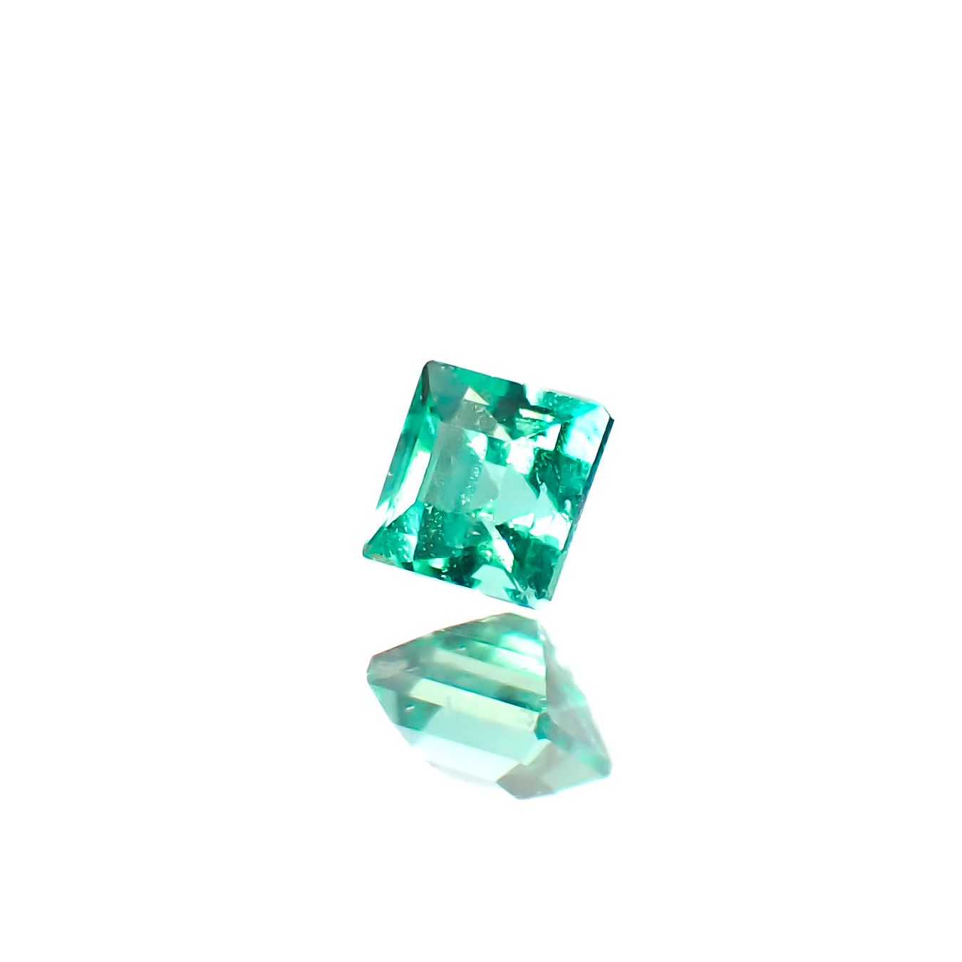 ノンオイルエメラルド ロシア産 0.041ct [250229875]1.9x1.9mm前後