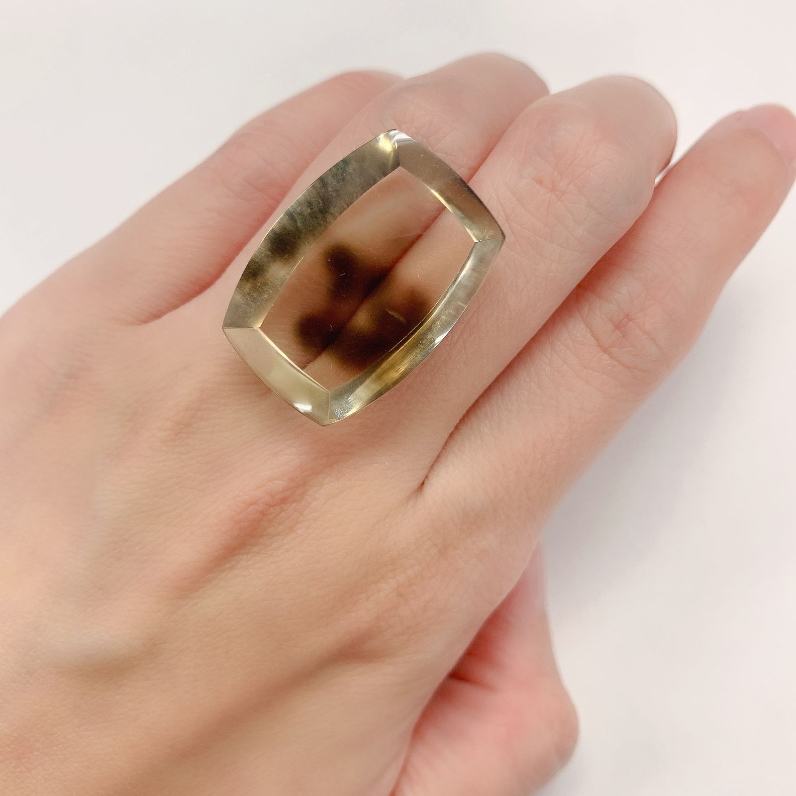 ダルメシアンクォーツ(宝石名ラジエーション・ダメージ・クォーツ) ブラジル産 35.66ct 識別済[20095866]27×19.1mm前後