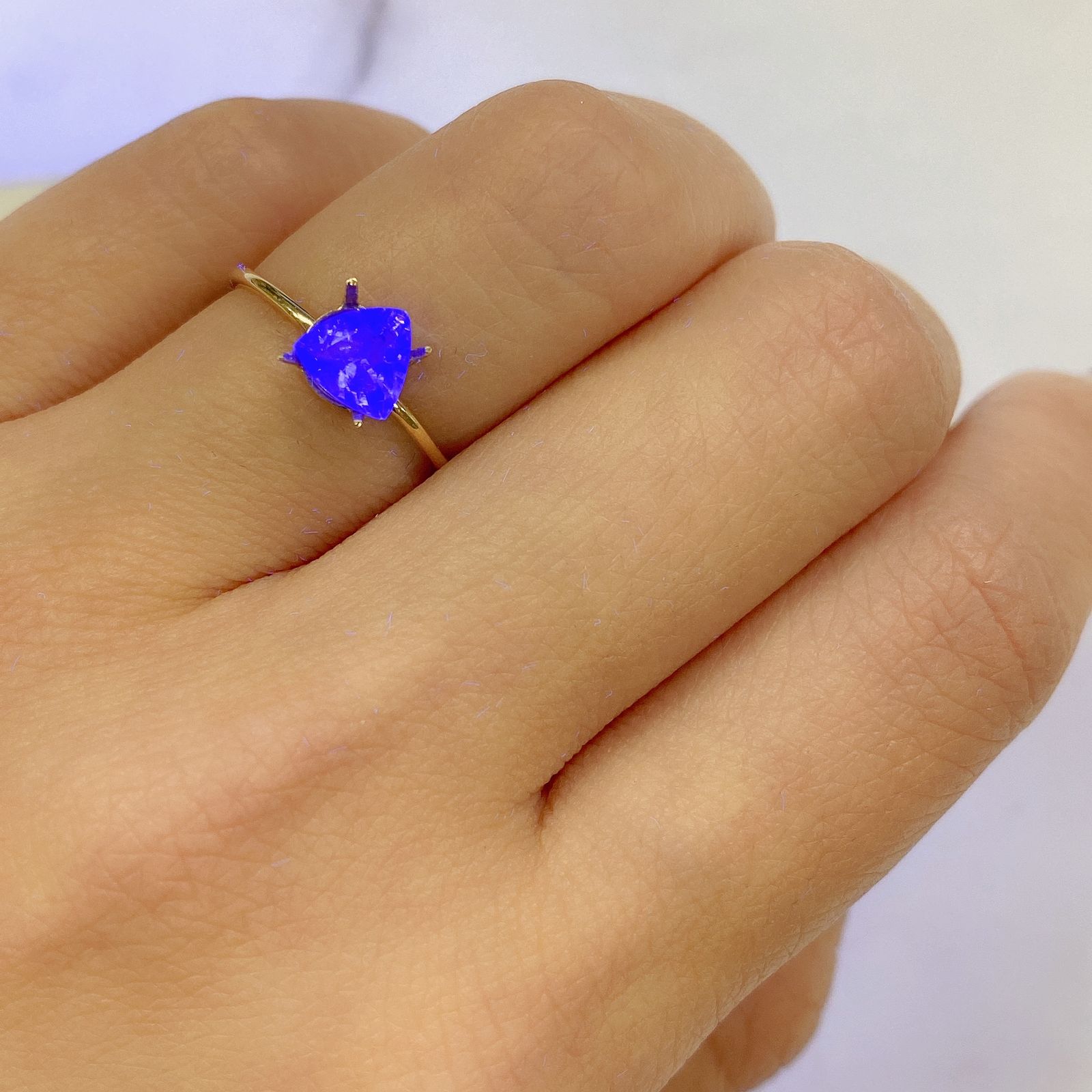 フローライト フルオレッセンス(宝石名フルオライト)イギリス・ロジャリー鉱山産 0.73ct 識別済[211113779]6x5.9mm前後
