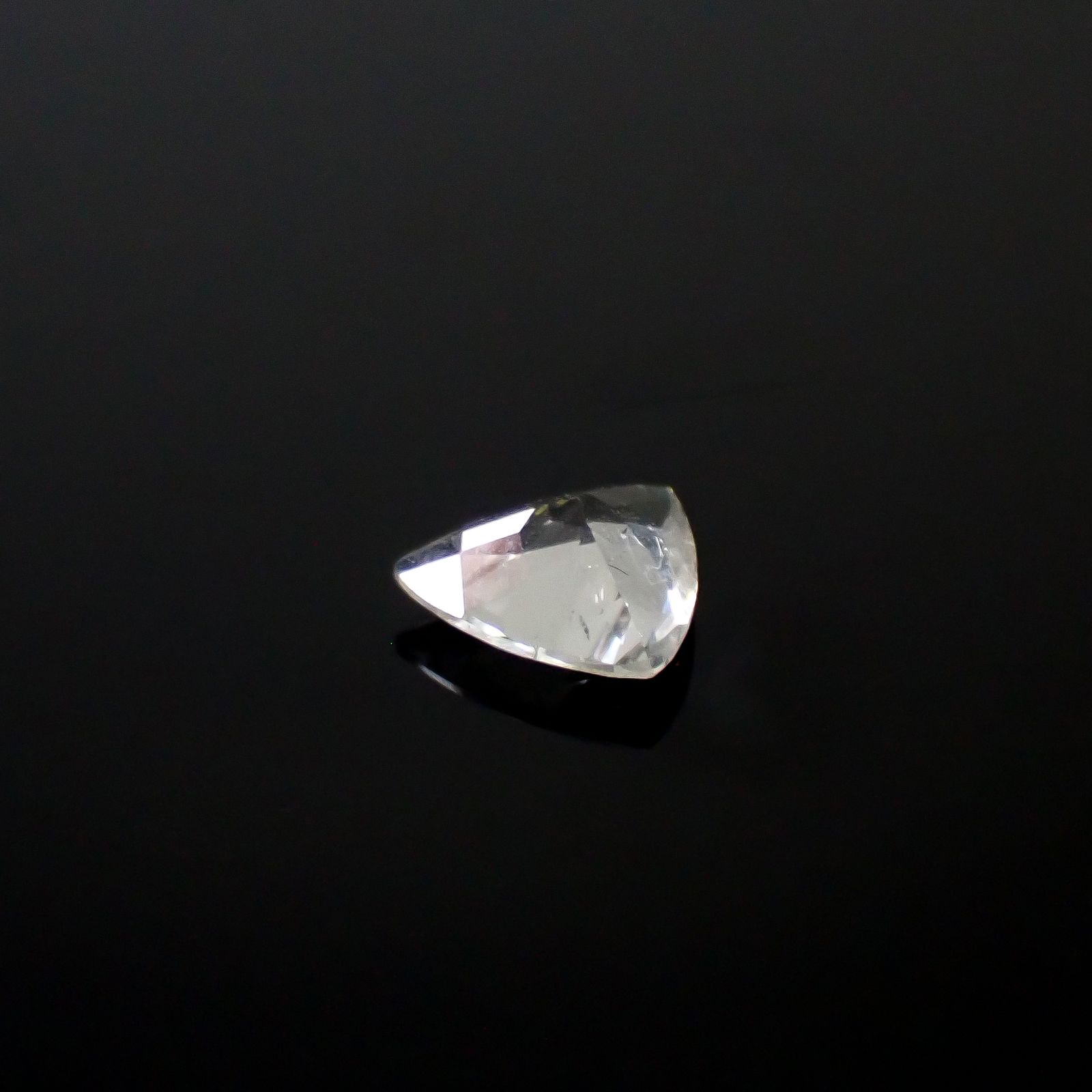 ダトーライト(宝石名ダトーライト)ロシア/アメリカ産 0.903ct ソ付(日独)[250430293]7.13x7.12mm前後