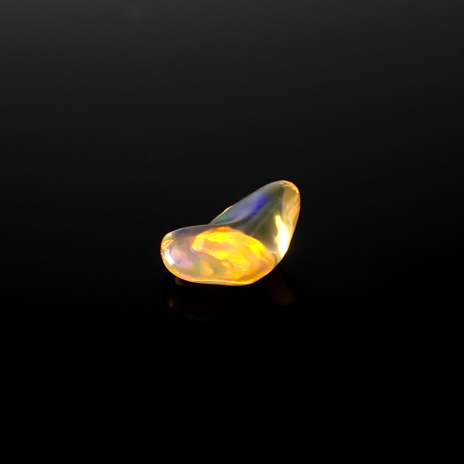 ファイヤーオパール 原石 メキシコ産 0.78ct[240125266]8x5.2mm前後