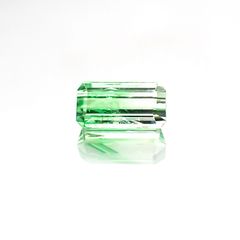 バイカラーツァボライト(宝石名グリーン グロッシュラー・ガーネット)タンザニア産 1.15ct 識別済[231124265]7.7x4mm前後