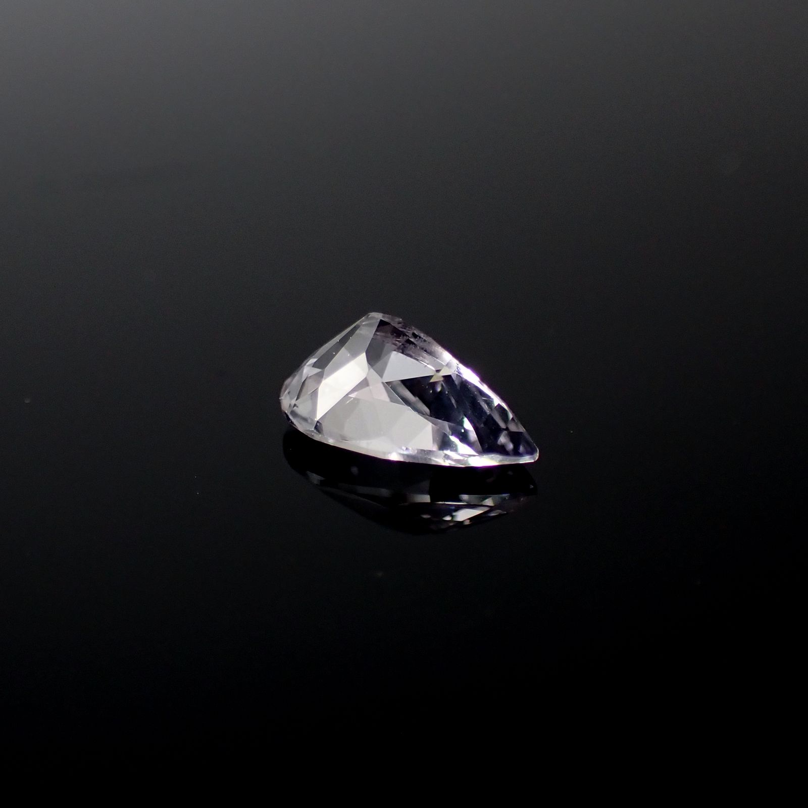 アイスラベンダーサファイア(宝石名サファイア)スリランカ/マダガスカル産 0.80ct 識別済[240226287]7.4x4.4mm前後