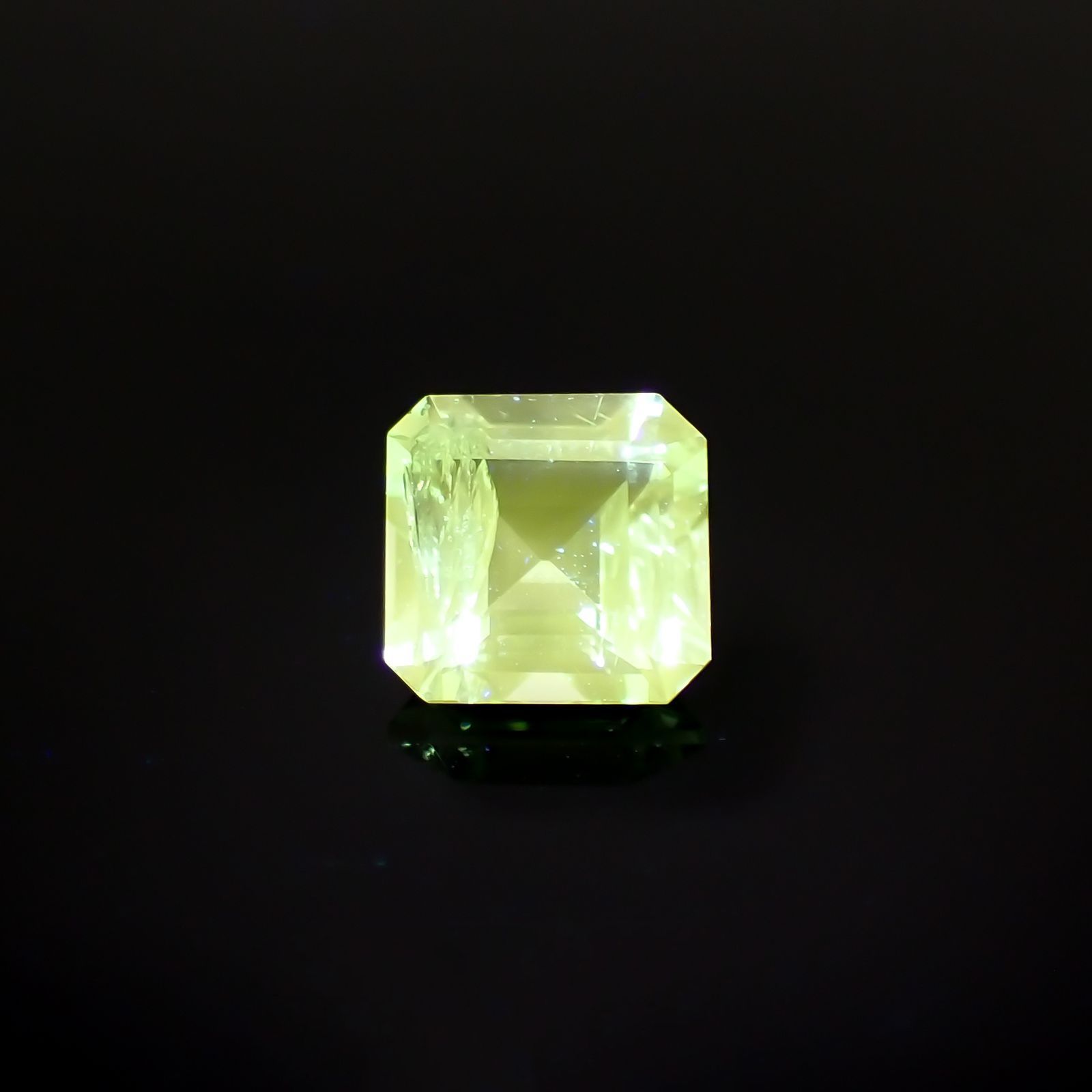 バナジウムコーネルピン(宝石名コーネルピン)タンザニア・タンガ州産 識別済 0.57ct / 4.9x4.8mm前後 [220716764]