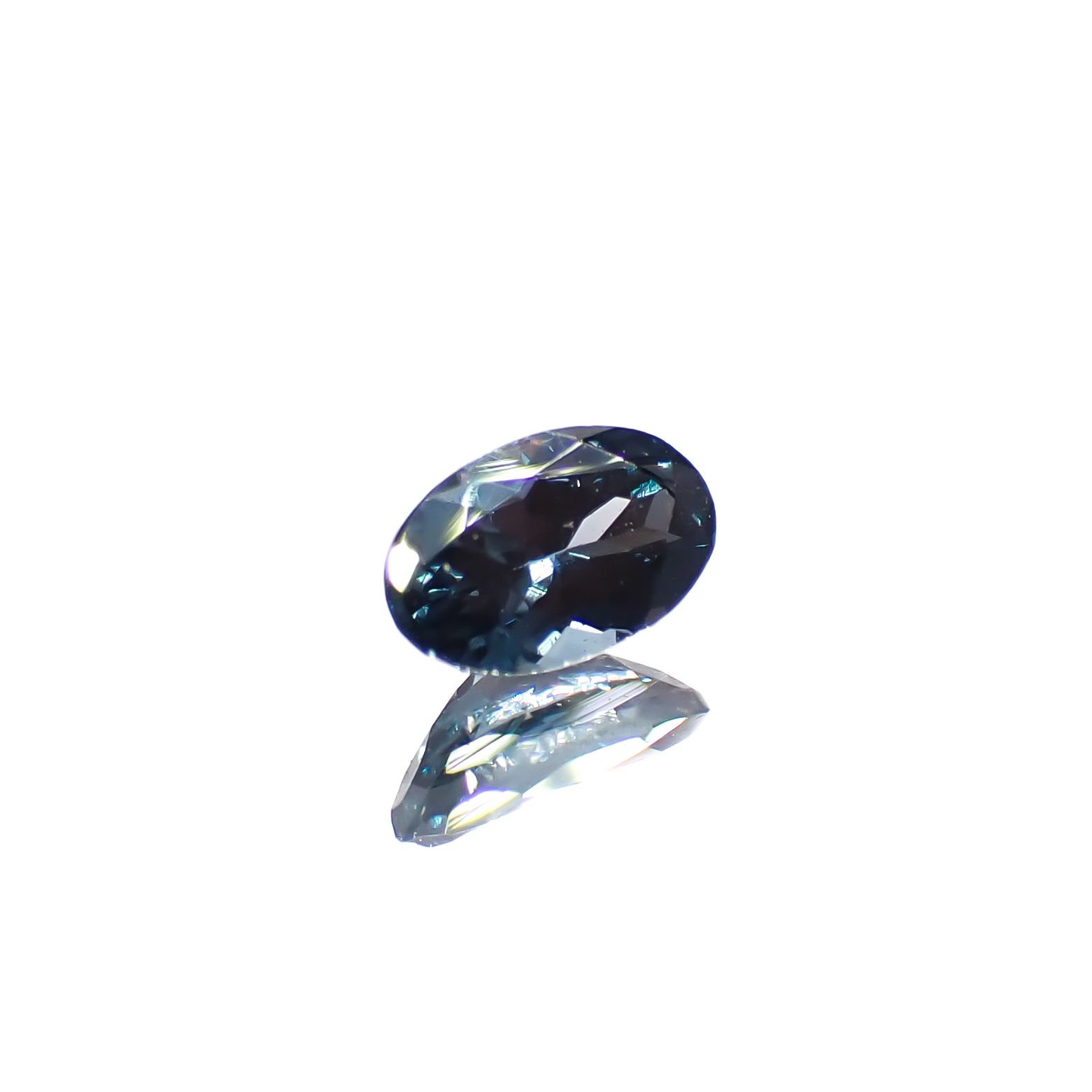 ベキリーブルーガーネット（カラーチェンジガーネット アレキタイプ） マダガスカル・ベキリー産 0.30ct [241029379]5.1x3.2mm前後