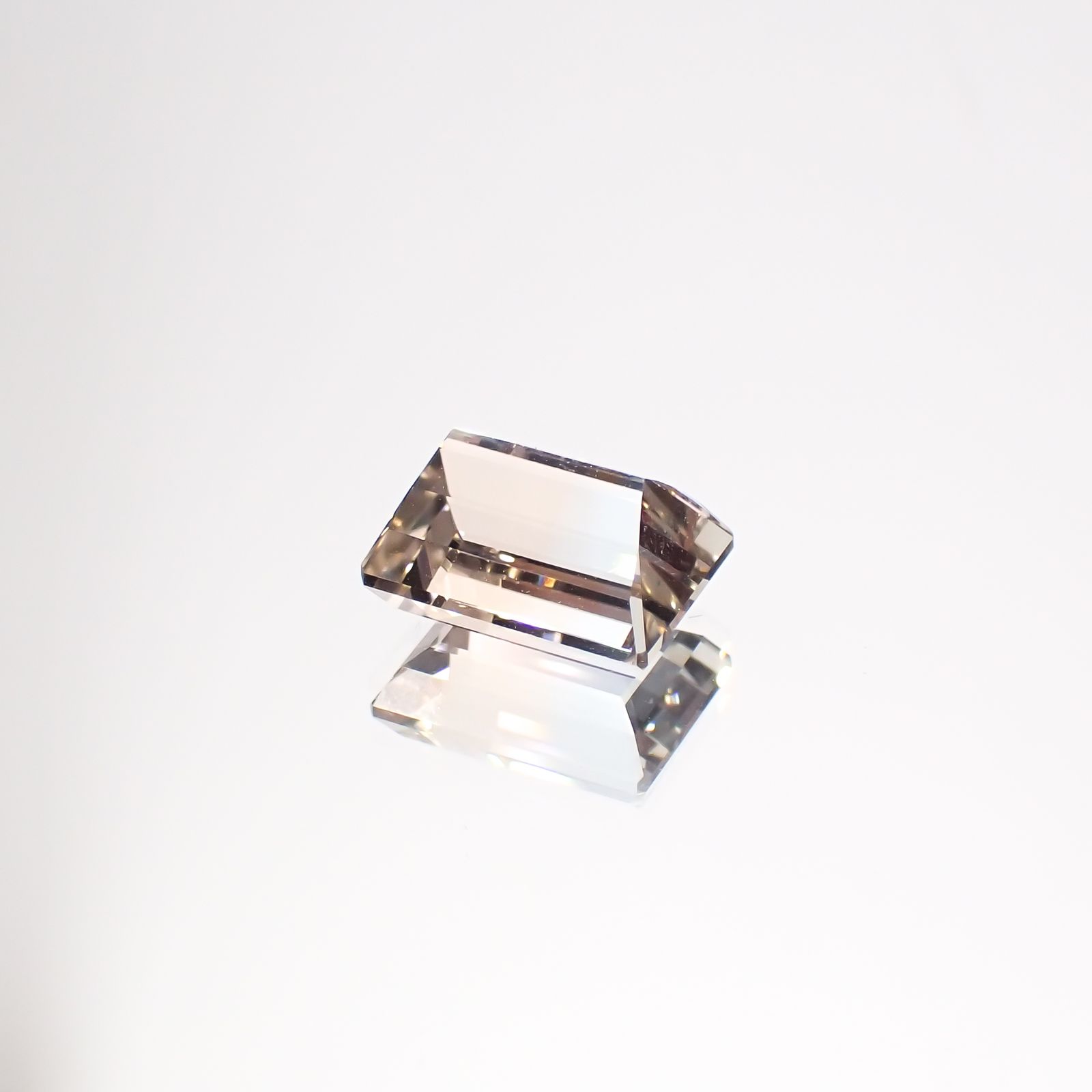 バイカラートパーズ ウクライナ産 4.41ct[231224893]9.7x7mm前後