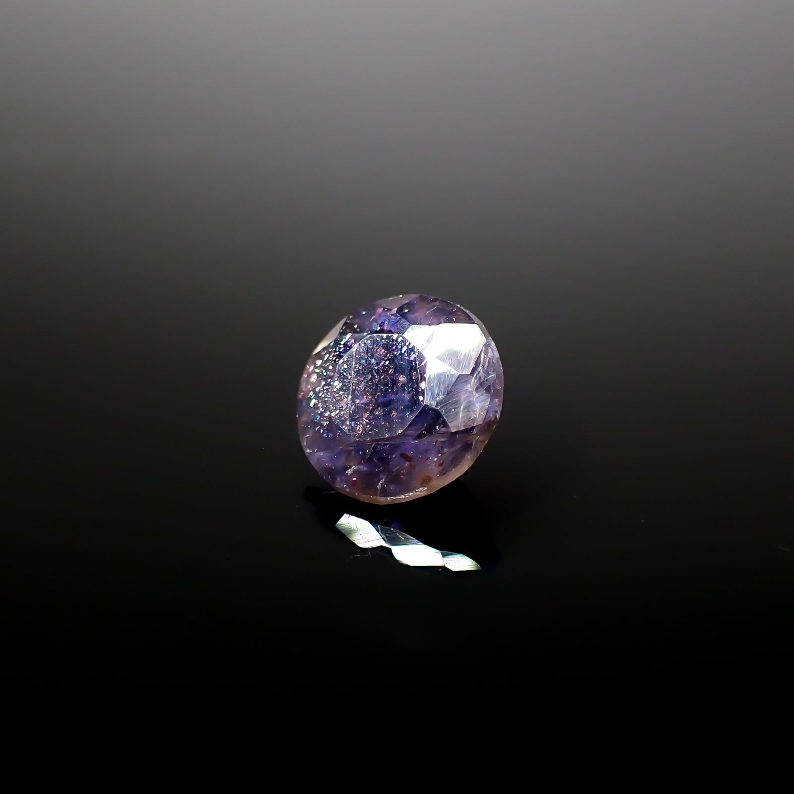 ブラッドショットアイオライト インド産 1.30ct [241129463]7.6x7.3mm前後