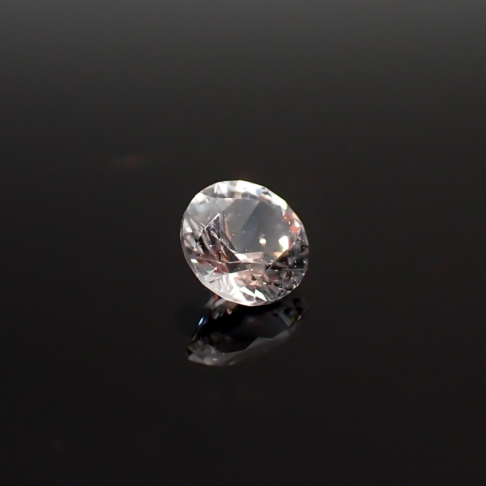 フェナカイト ロシア産 0.57ct / 5.4x5.4mm前後 [260632428]